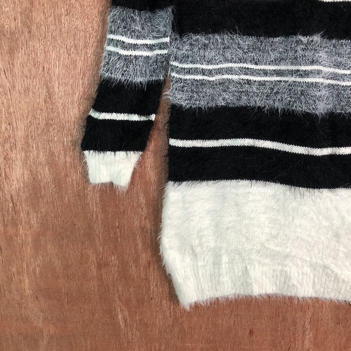Hypebeast × Luxe × OVER THE STRiPES Luxe Rose Stripe Shag Shaggy Fur Mohair Knitwear #6497 Size M / US 6-8 / IT 42-44 - 4 Thumbnail