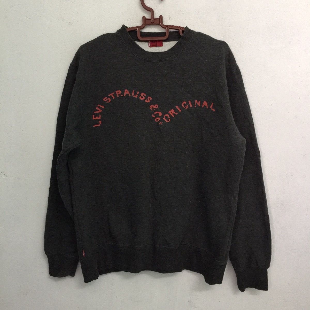 Levi's Vintage Levis Sweatshirt Levi Strauss & Co Levis Red Tab Size US L / EU 52-54 / 3 - 1 Thumbnail
