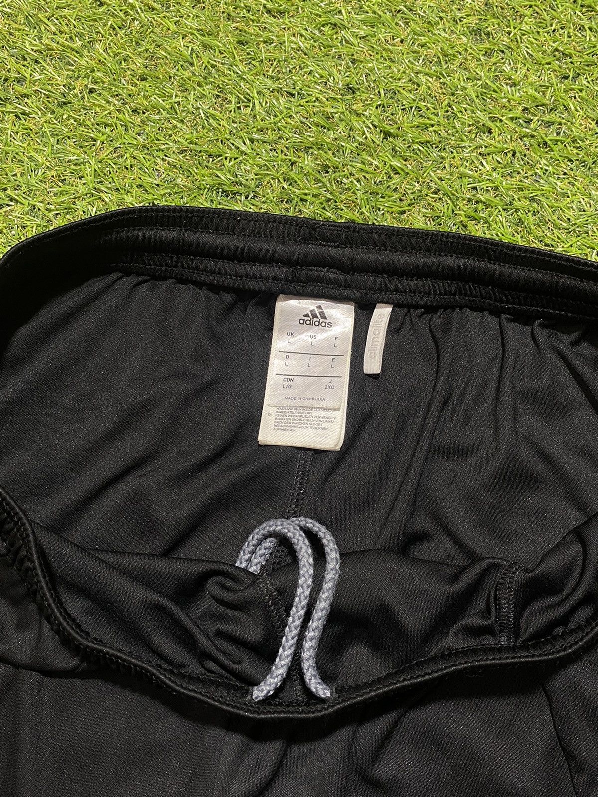 Adidas Vintage Adidas shorts streetwear y2k casual style size L Size US 34 / EU 50 - 3 Thumbnail