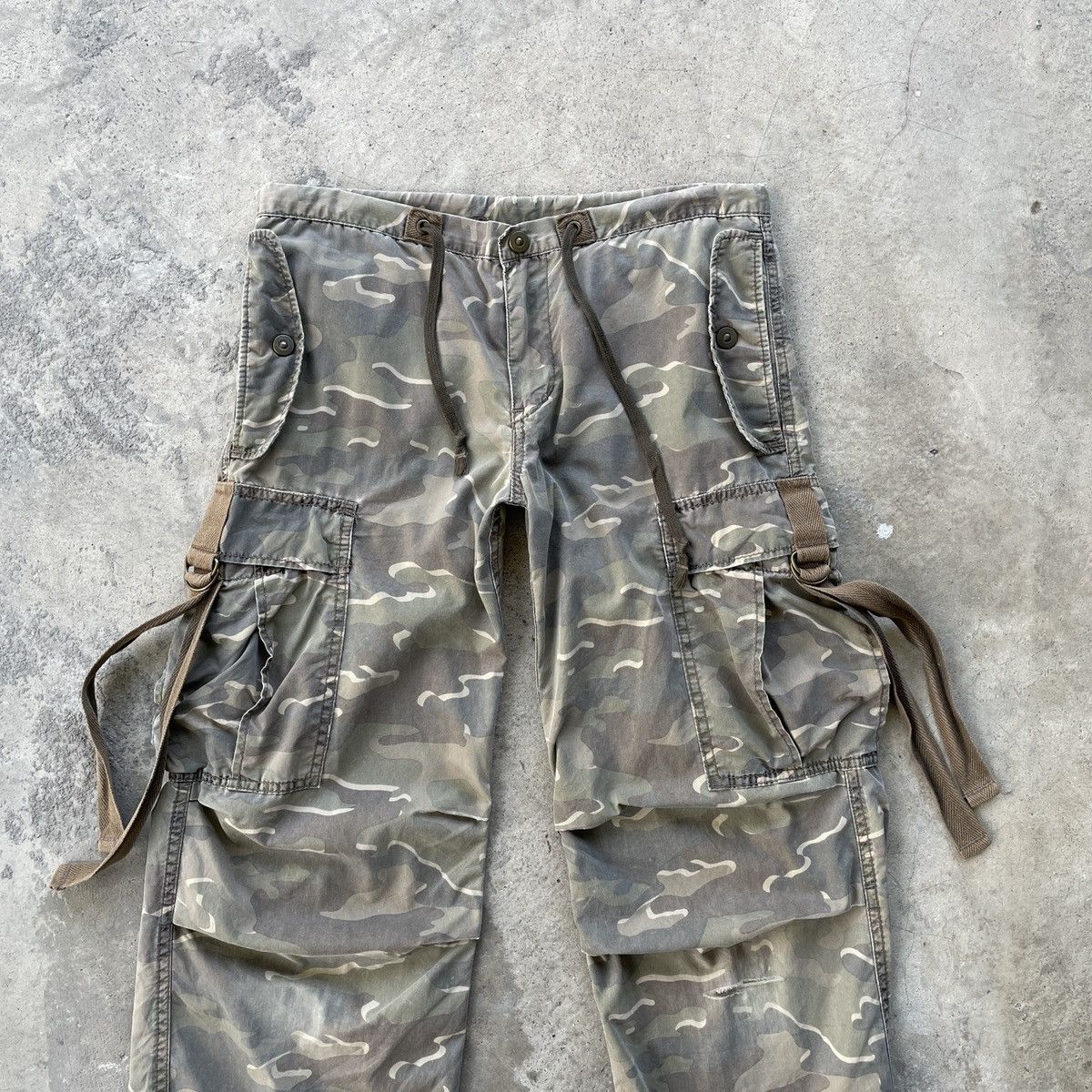 Japanese Brand Vintage Japanese Camo Faded Distressed Bondage Cargo Pants Size US 30 / EU 46 - 4 Thumbnail