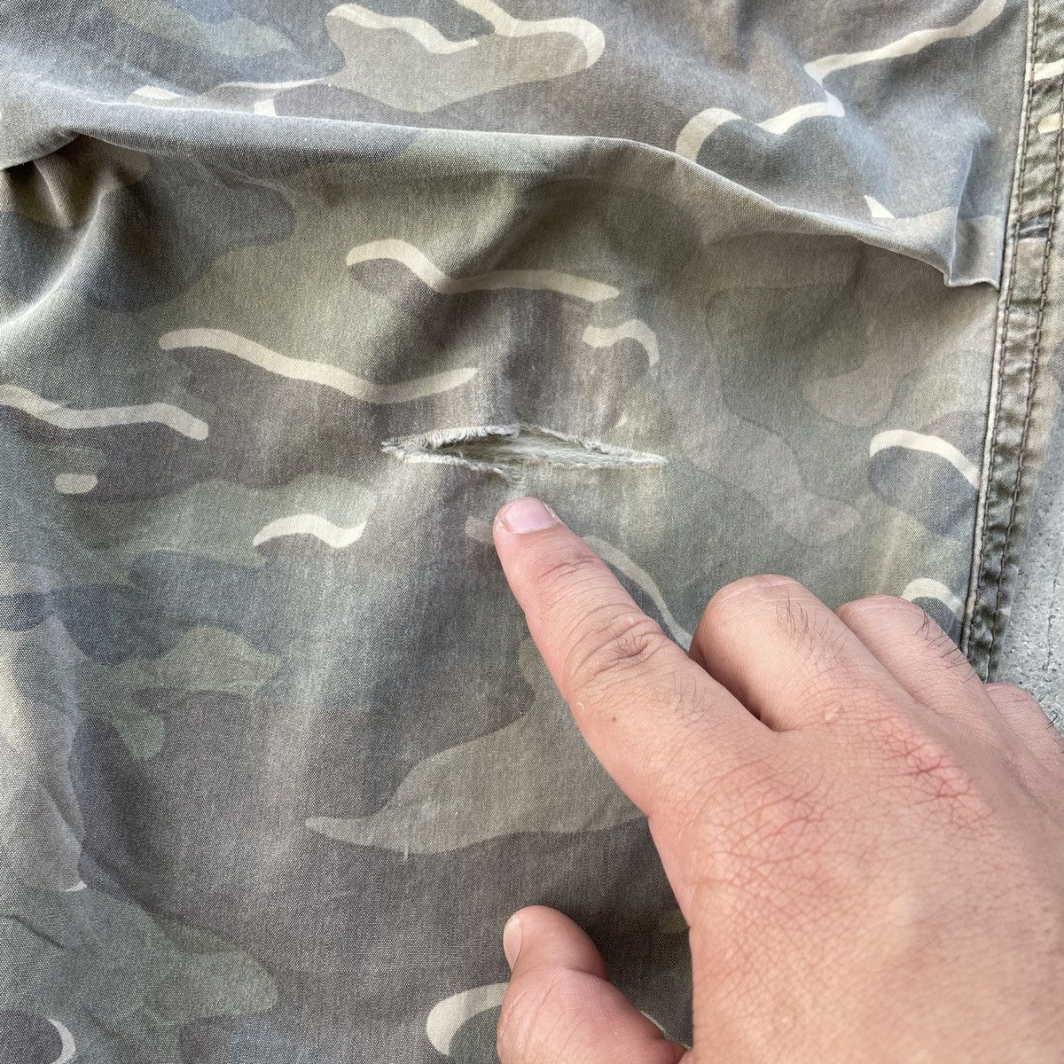 Japanese Brand Vintage Japanese Camo Faded Distressed Bondage Cargo Pants Size US 30 / EU 46 - 7 Thumbnail