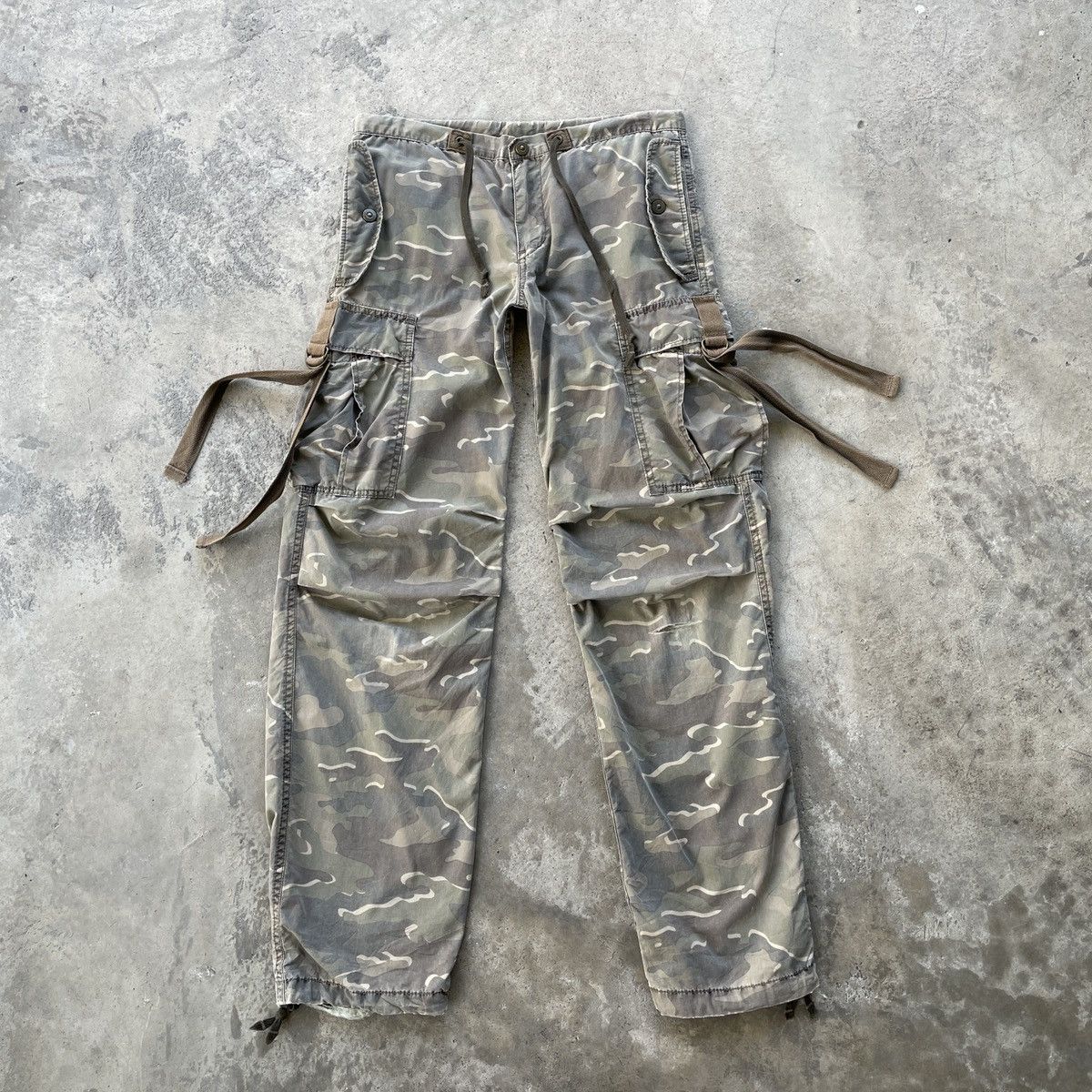 Japanese Brand Vintage Japanese Camo Faded Distressed Bondage Cargo Pants Size US 30 / EU 46 - 1 Thumbnail