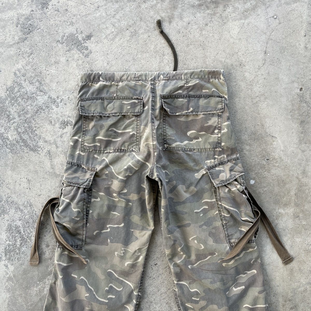 Japanese Brand Vintage Japanese Camo Faded Distressed Bondage Cargo Pants Size US 30 / EU 46 - 8 Thumbnail