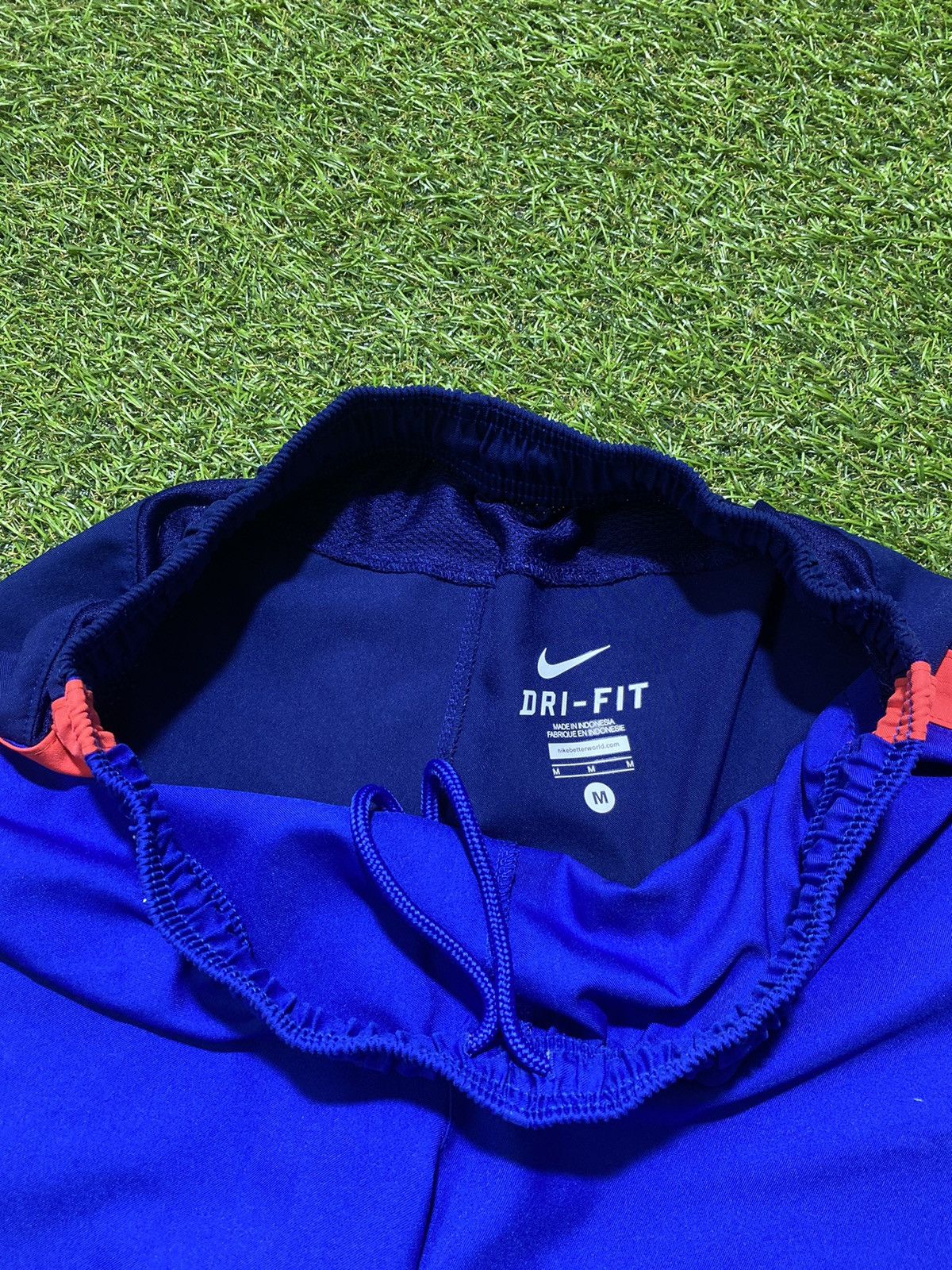 Nike Vintage Nike Manchester United shorts swoosh Y2k size M Size US 32 / EU 48 - 3 Thumbnail