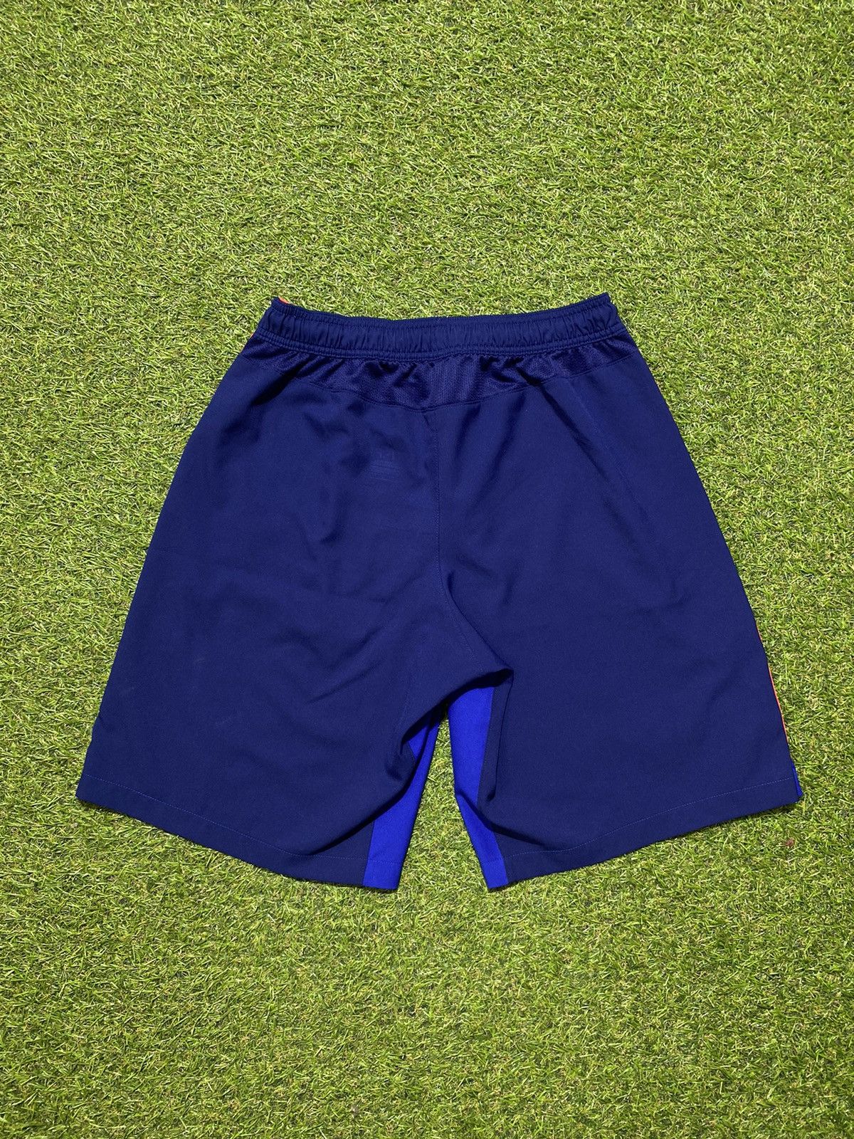 Nike Vintage Nike Manchester United shorts swoosh Y2k size M Size US 32 / EU 48 - 2 Thumbnail