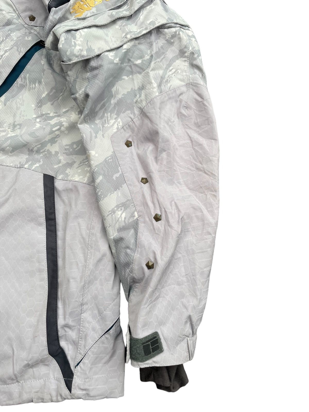 Japanese Brand Two for One Camouflage Winter Snowboard Jacket Size US XL / EU 56 / 4 - 6 Thumbnail