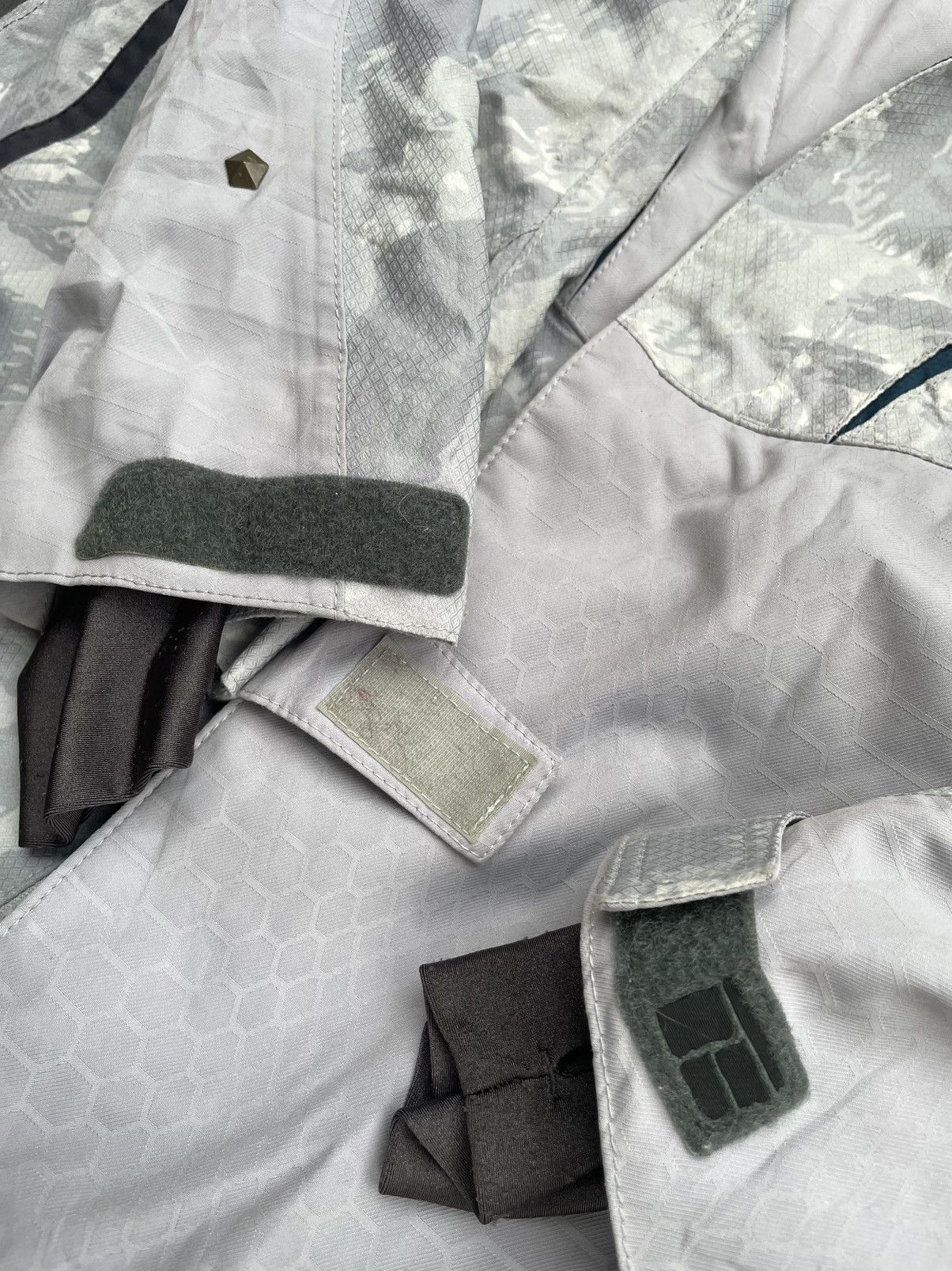 Japanese Brand Two for One Camouflage Winter Snowboard Jacket Size US XL / EU 56 / 4 - 11 Thumbnail