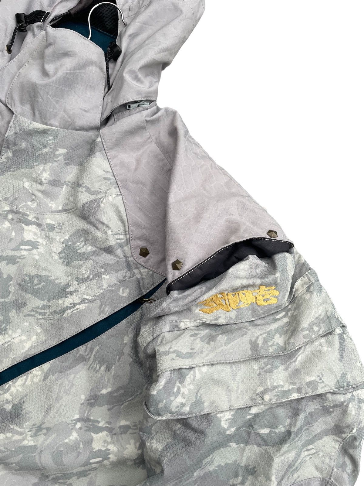 Japanese Brand Two for One Camouflage Winter Snowboard Jacket Size US XL / EU 56 / 4 - 7 Thumbnail