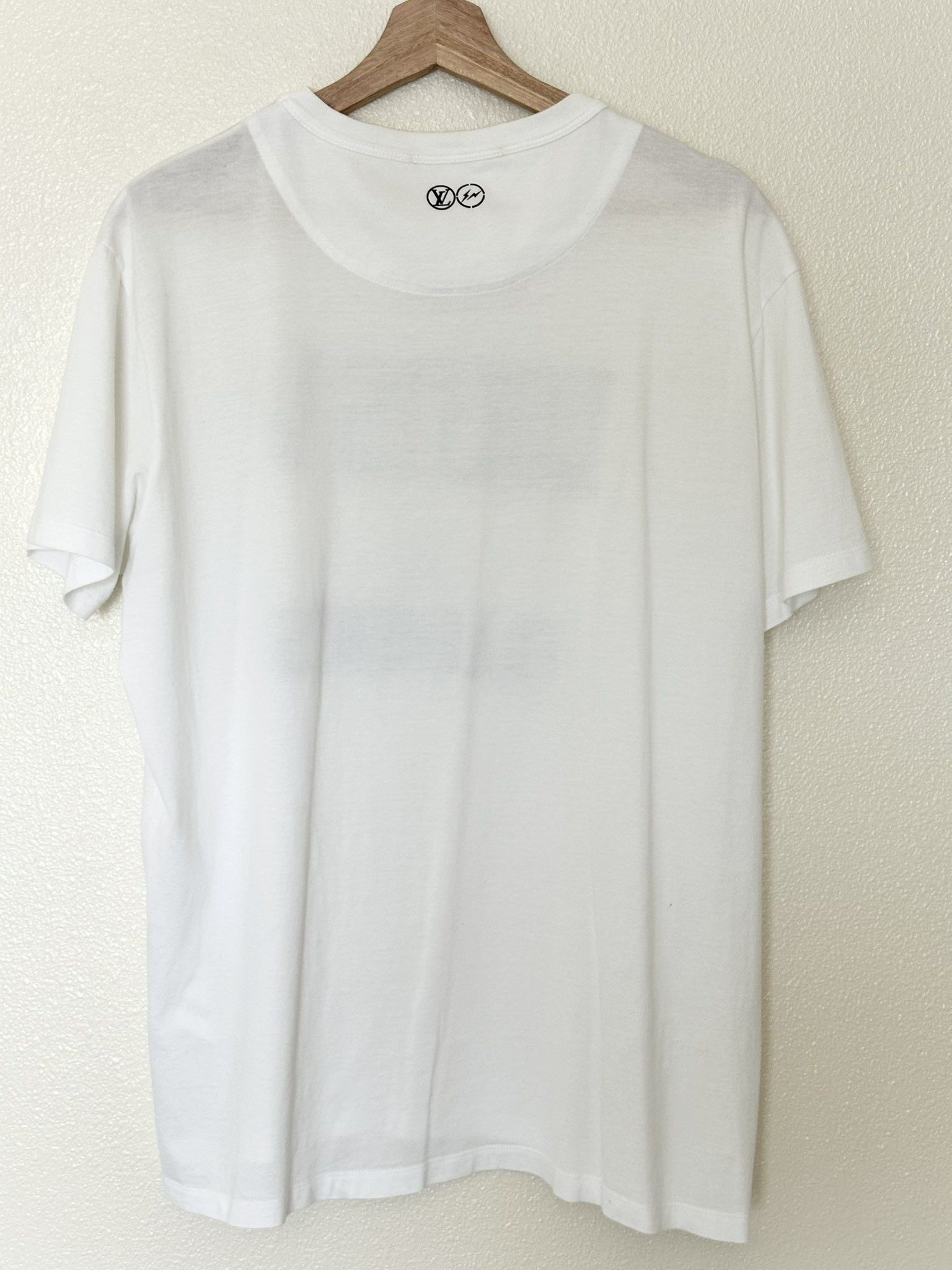 Fragment Design × Hiroshi Fujiwara × Louis Vuitton Louis Vuitton Fragments Tee Shirt White Size US XL / EU 56 / 4 - 2 Thumbnail