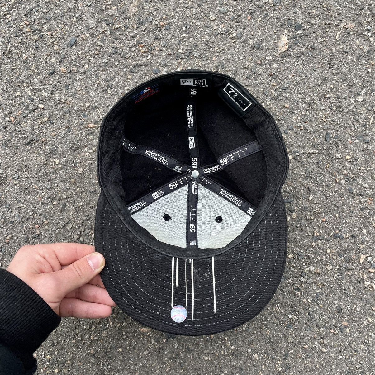Vintage Vintage 90s New York Yankees Faded Black Baseball Cap OS Size ONE SIZE - 4 Thumbnail