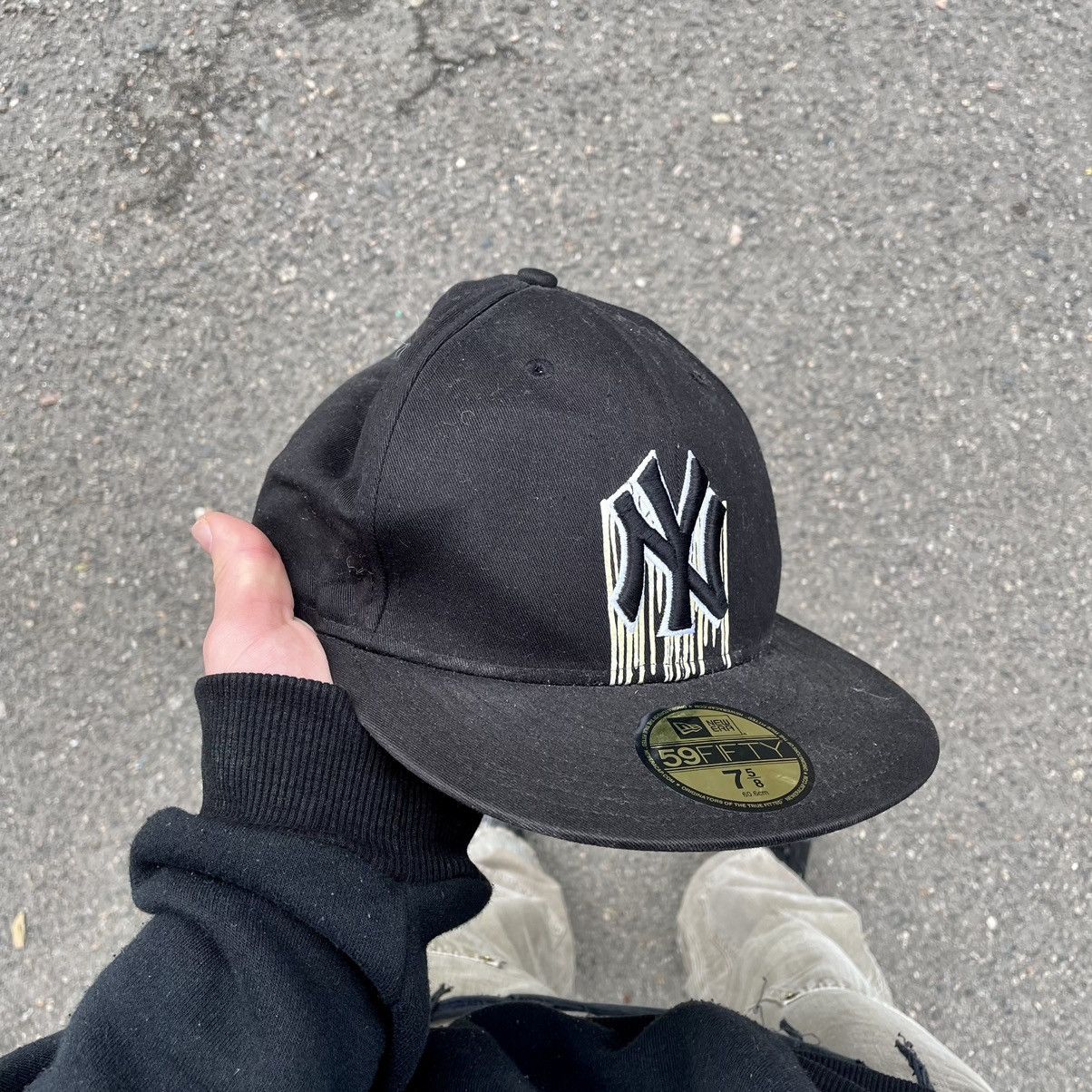 Vintage Vintage 90s New York Yankees Faded Black Baseball Cap OS Size ONE SIZE - 2 Thumbnail