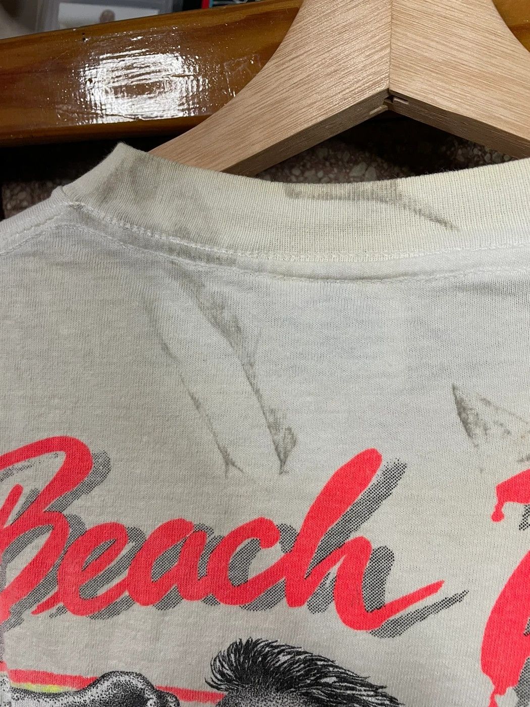 Vintage Vintage 1989 Beach Boys Hawaii Graphic Mullet Tee Size XL Size US XL / EU 56 / 4 - 12 Thumbnail