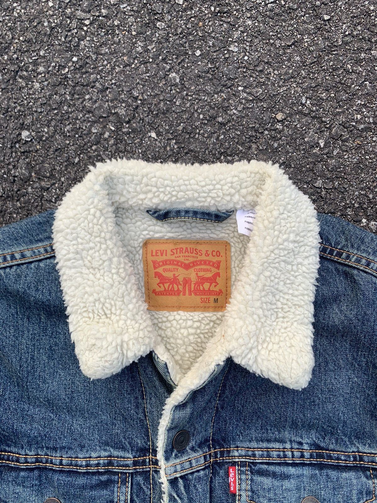 👹LEVI’S Fleece Lined Denim Jacket