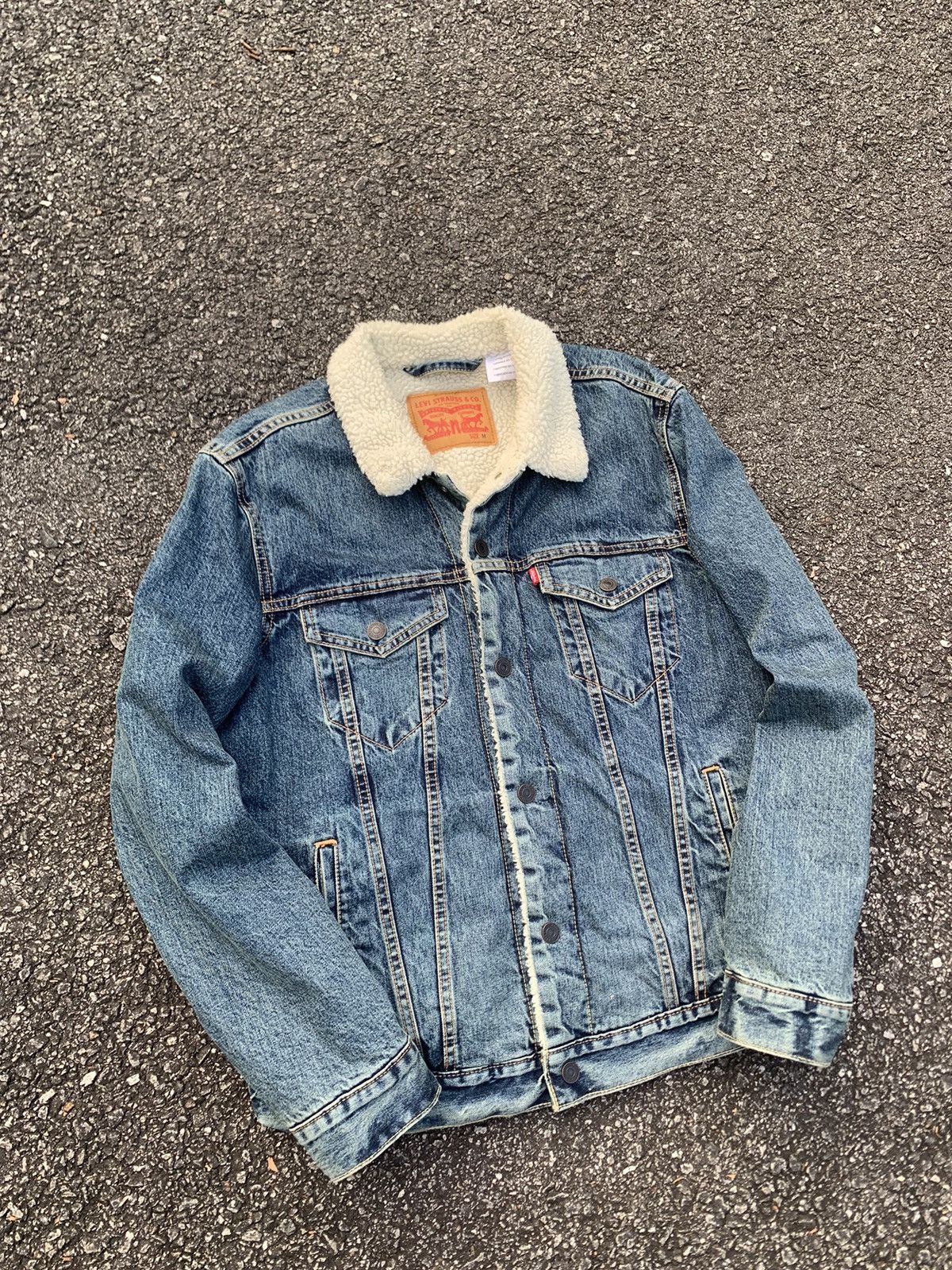 👹LEVI’S Fleece Lined Denim Jacket