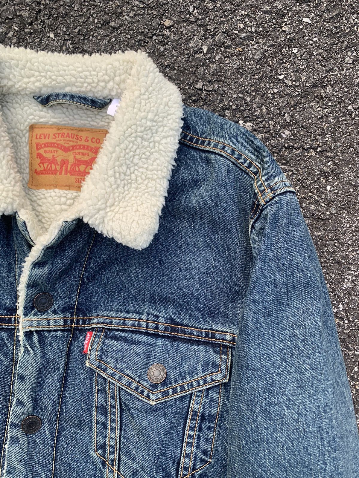 👹LEVI’S Fleece Lined Denim Jacket