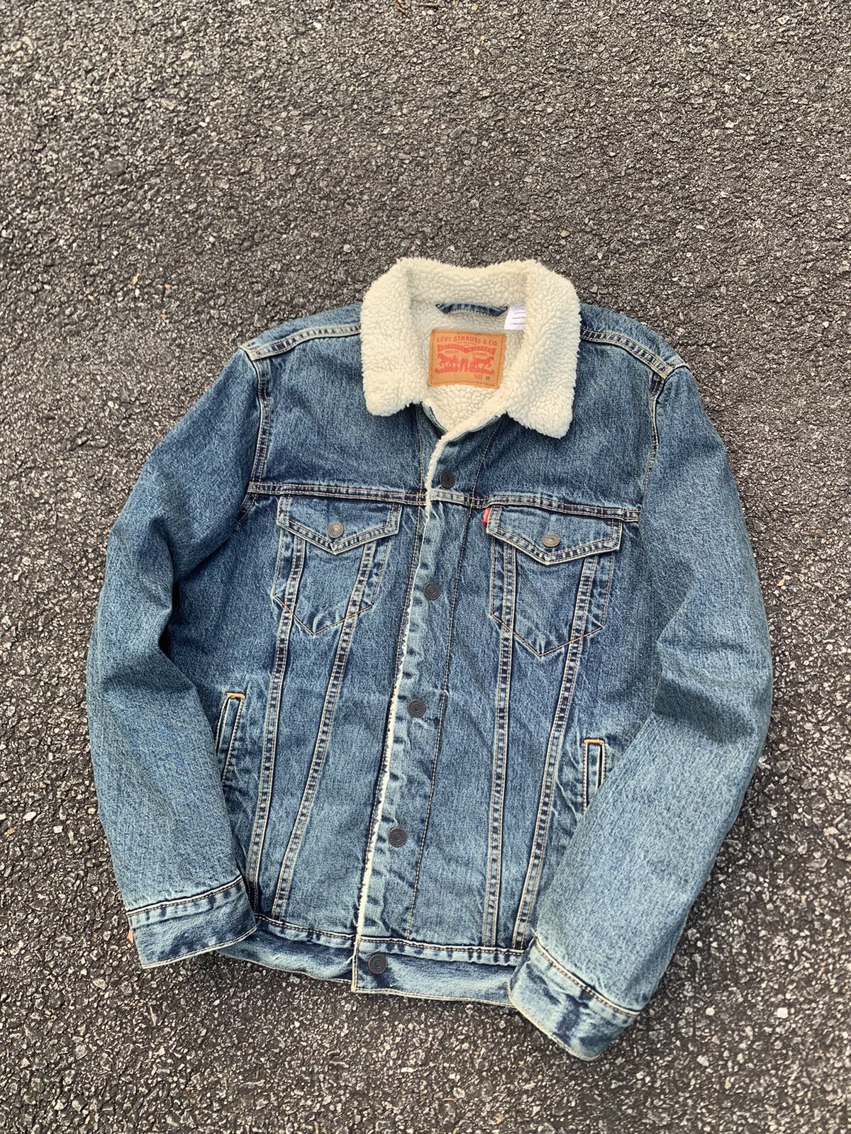 👹LEVI’S Fleece Lined Denim Jacket