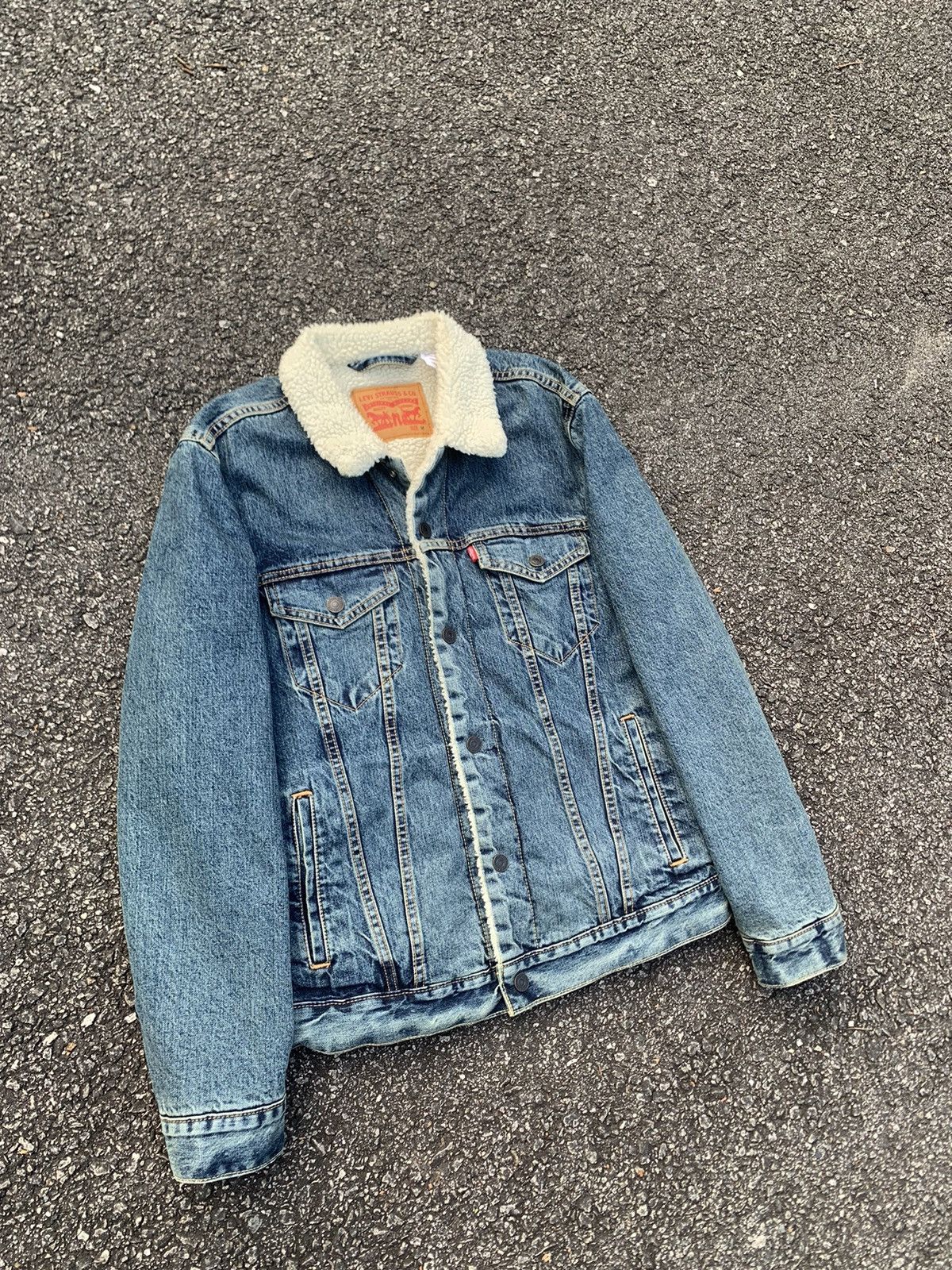 👹LEVI’S Fleece Lined Denim Jacket