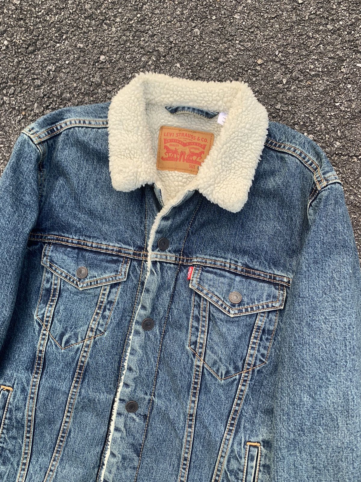 👹LEVI’S Fleece Lined Denim Jacket