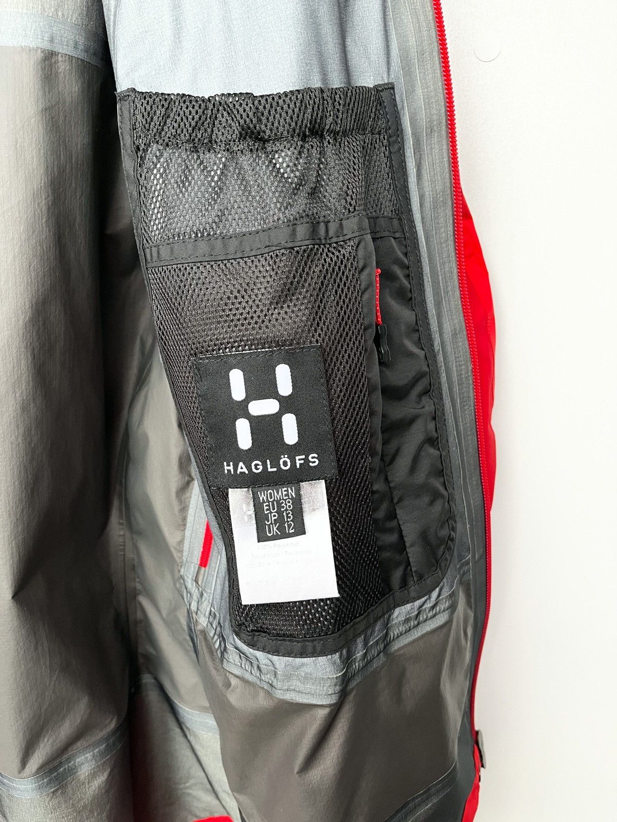 Haglofs HAGLOFS GARE-TEX MOUNTAIN JACKET WOMENS 10 Size M / US 6-8 / IT 42-44 - 12 Thumbnail