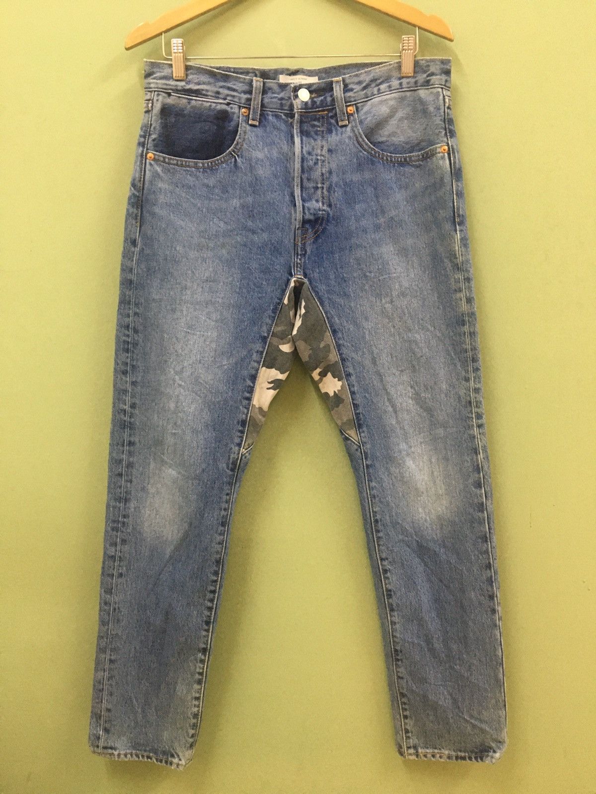 Levi's LEVI’S CRAFTED ALTER TAPERED FIT CAMO CROTCH JEANS Size US 31 - 2 Thumbnail