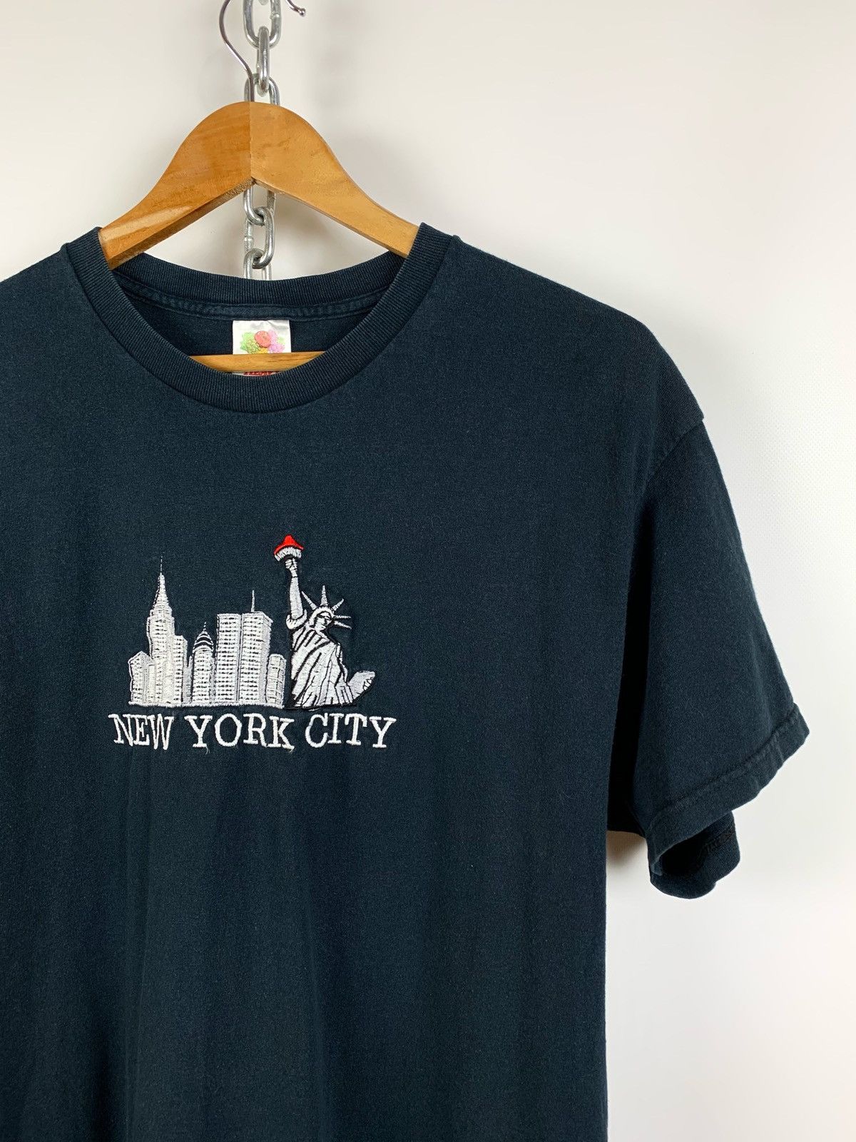 Vintage Vintage New York City Embroidered Logo T-Shirt Size US XL / EU 56 / 4 - 4 Thumbnail