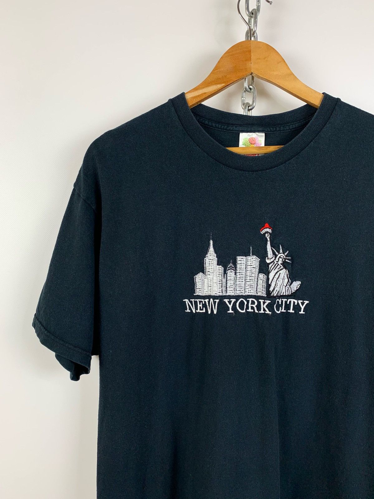 Vintage Vintage New York City Embroidered Logo T-Shirt Size US XL / EU 56 / 4 - 3 Thumbnail