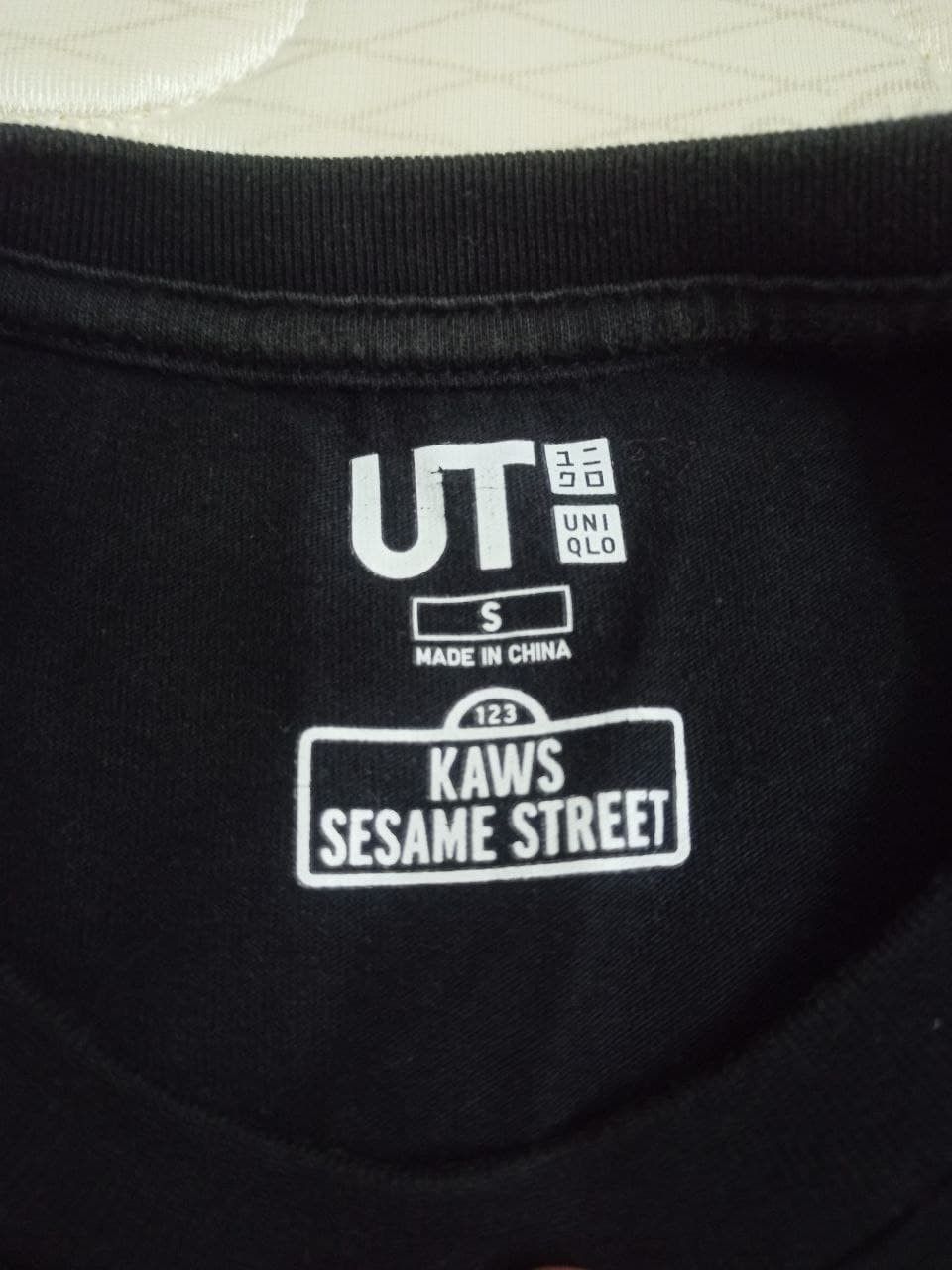 Kaws × Uniqlo Kaws X Uniqlo x Sesame Street XX pocket Graphic T Shirt Size US S / EU 44-46 / 1 - 4 Thumbnail