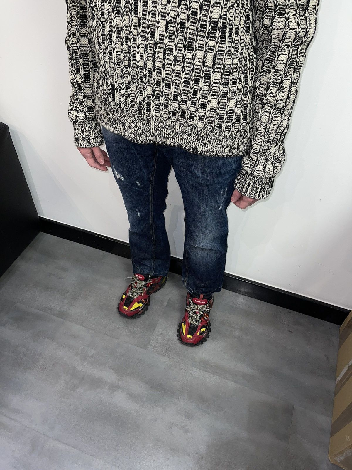 Dolce & Gabbana Dolce & Gabbana Distressed Denim Pants Size US 30 / EU 46 - 10 Thumbnail
