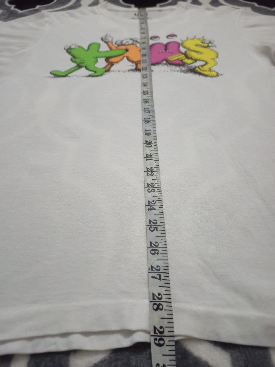 Kaws × Uniqlo 💥💥KAWS x UNIQLO MONSTER GRAPHIC T Size US XL / EU 56 / 4 - 4 Thumbnail