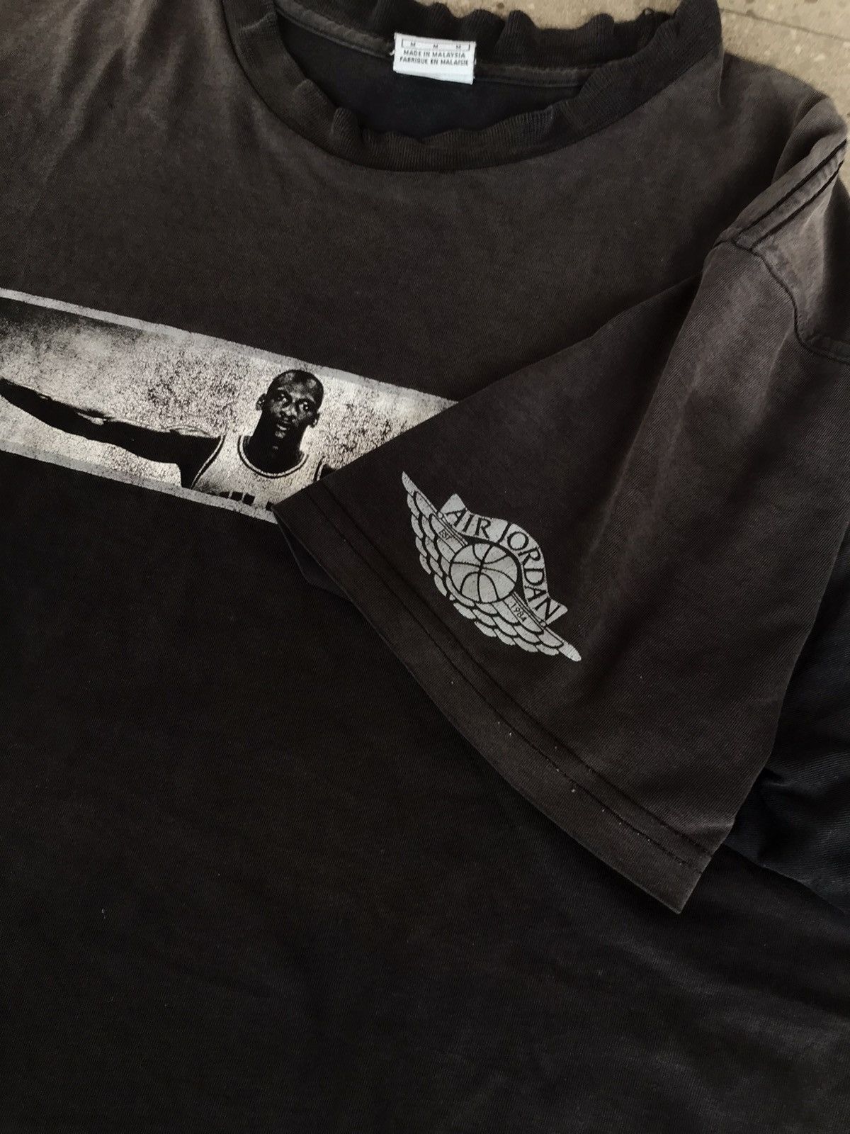 Nike × Vintage Vintage Y2K Distressed Air Jordan Tshirt Faded Black Size US M / EU 48-50 / 2 - 5 Thumbnail