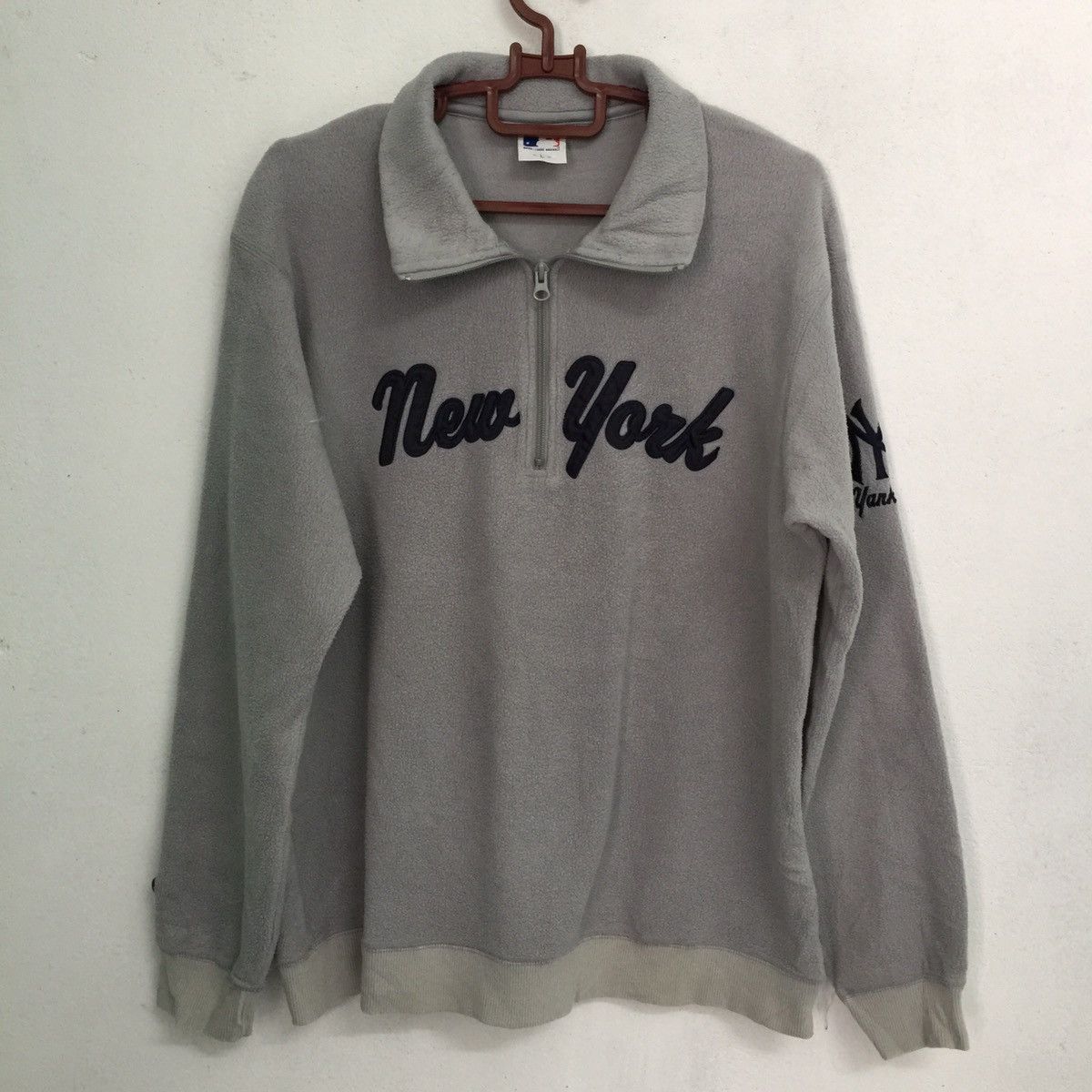 image of Mlb x New York Yankees Major League Baseball X Uniqlo Sweatshirt Big Logo New York (Size Large)