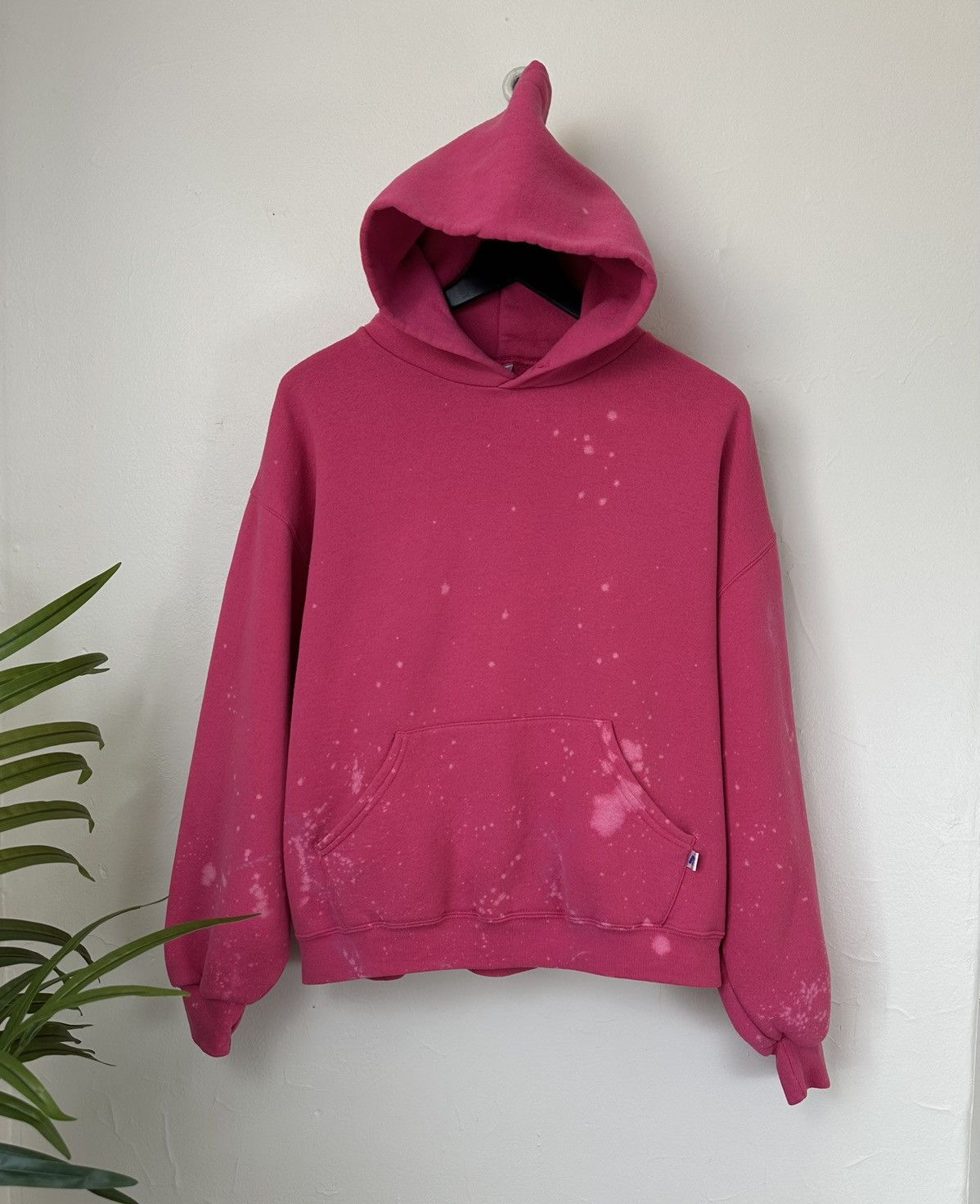 Russell Athletic (L) EPIC BLEACH SPLATTER PINK Russell Athletic Hoodie Size US L / EU 52-54 / 3 - 2 Thumbnail