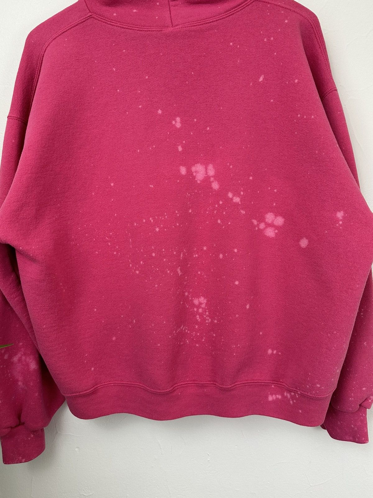 Russell Athletic (L) EPIC BLEACH SPLATTER PINK Russell Athletic Hoodie Size US L / EU 52-54 / 3 - 14 Thumbnail