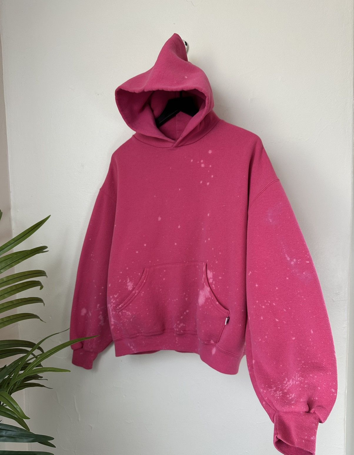 Russell Athletic (L) EPIC BLEACH SPLATTER PINK Russell Athletic Hoodie Size US L / EU 52-54 / 3 - 1 Thumbnail
