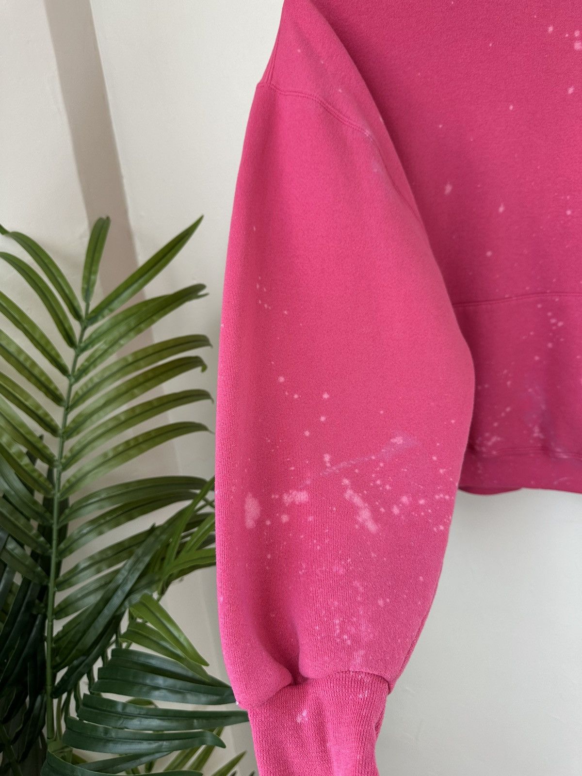 Russell Athletic (L) EPIC BLEACH SPLATTER PINK Russell Athletic Hoodie Size US L / EU 52-54 / 3 - 5 Thumbnail