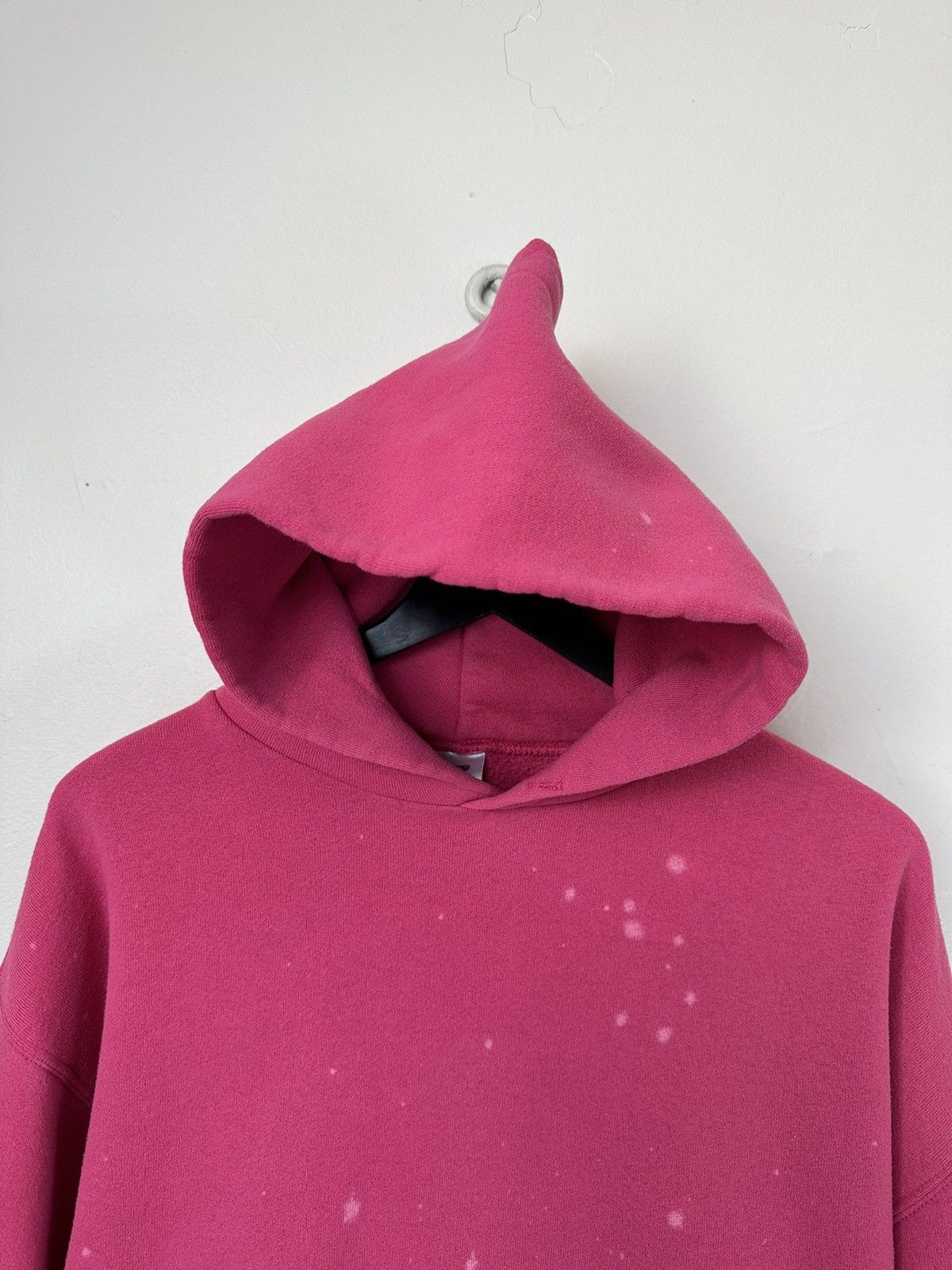 Russell Athletic (L) EPIC BLEACH SPLATTER PINK Russell Athletic Hoodie Size US L / EU 52-54 / 3 - 3 Thumbnail