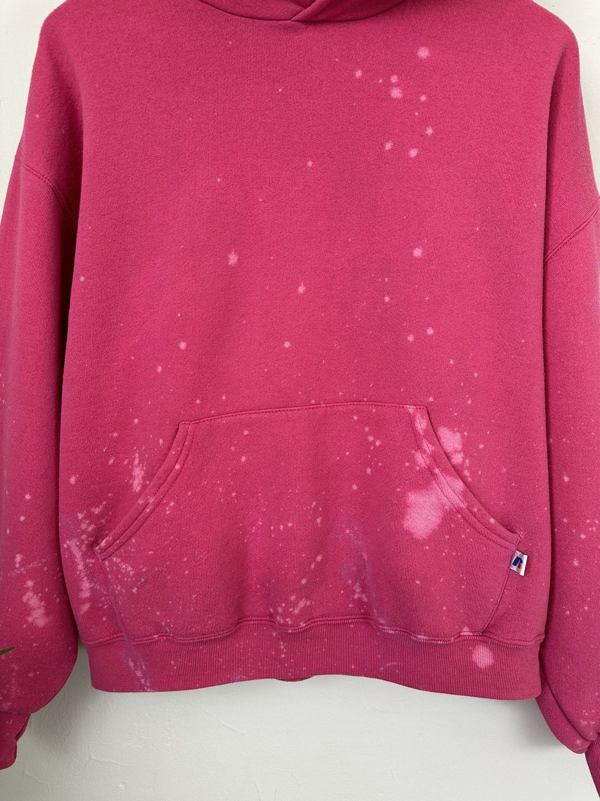 Russell Athletic (L) EPIC BLEACH SPLATTER PINK Russell Athletic Hoodie Size US L / EU 52-54 / 3 - 4 Thumbnail