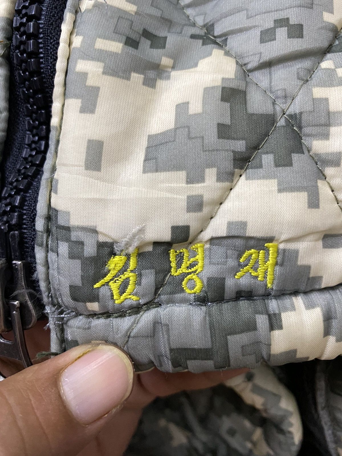 Japanese Brand × Vintage Steal🔥Japan Digital Army Pattern Quilted Down Jacket Size US L / EU 52-54 / 3 - 6 Thumbnail