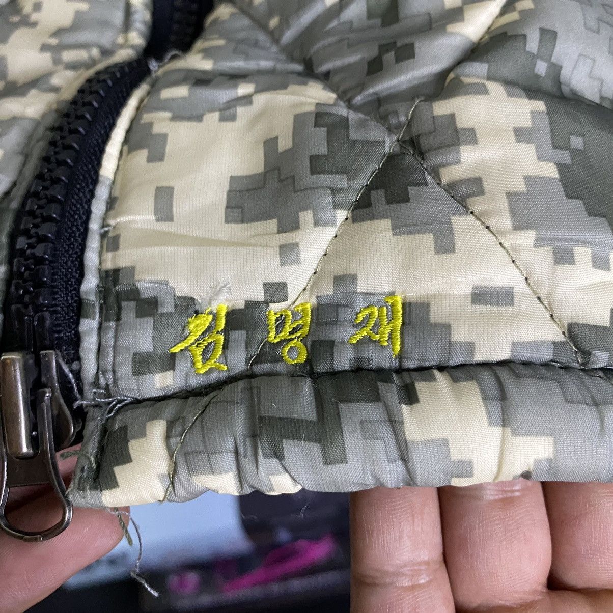 Japanese Brand × Vintage Steal🔥Japan Digital Army Pattern Quilted Down Jacket Size US L / EU 52-54 / 3 - 5 Thumbnail