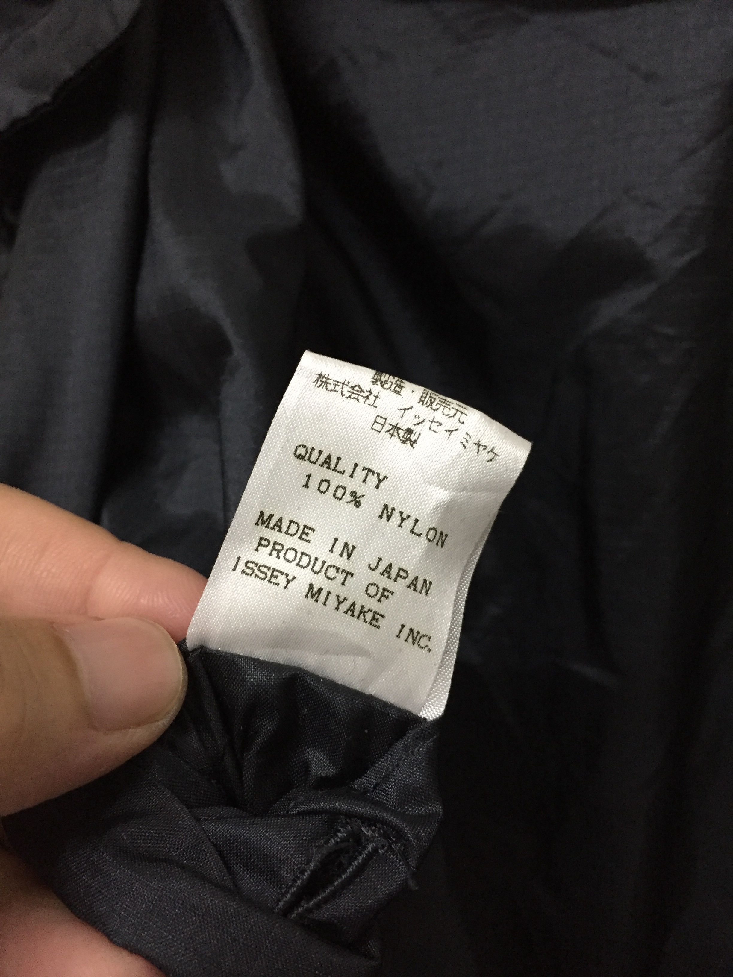 Issey Miyake 90s Cotton label Dark green Light Nylon Flap Pocket parka Size US L / EU 52-54 / 3 - 12 Thumbnail