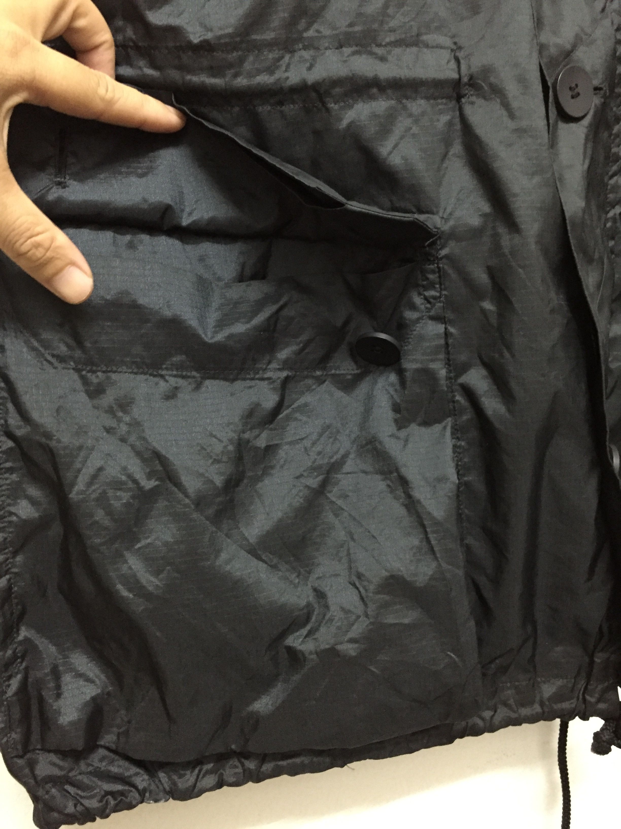 Issey Miyake 90s Cotton label Dark green Light Nylon Flap Pocket parka Size US L / EU 52-54 / 3 - 8 Thumbnail