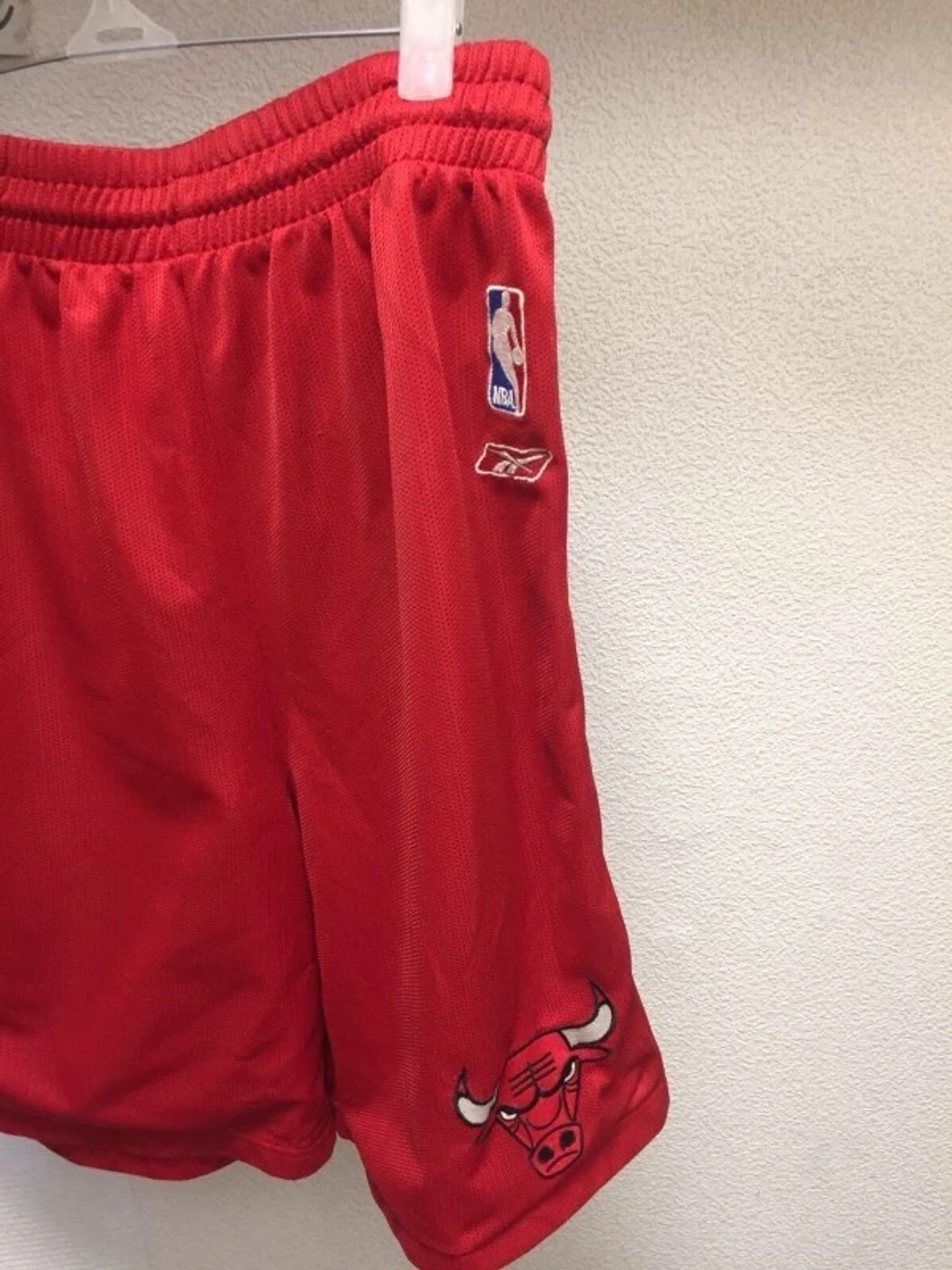 NBA Chicago bulls Reebok nba shorts vintage 32 red Size US 32 / EU 48 - 2 Thumbnail