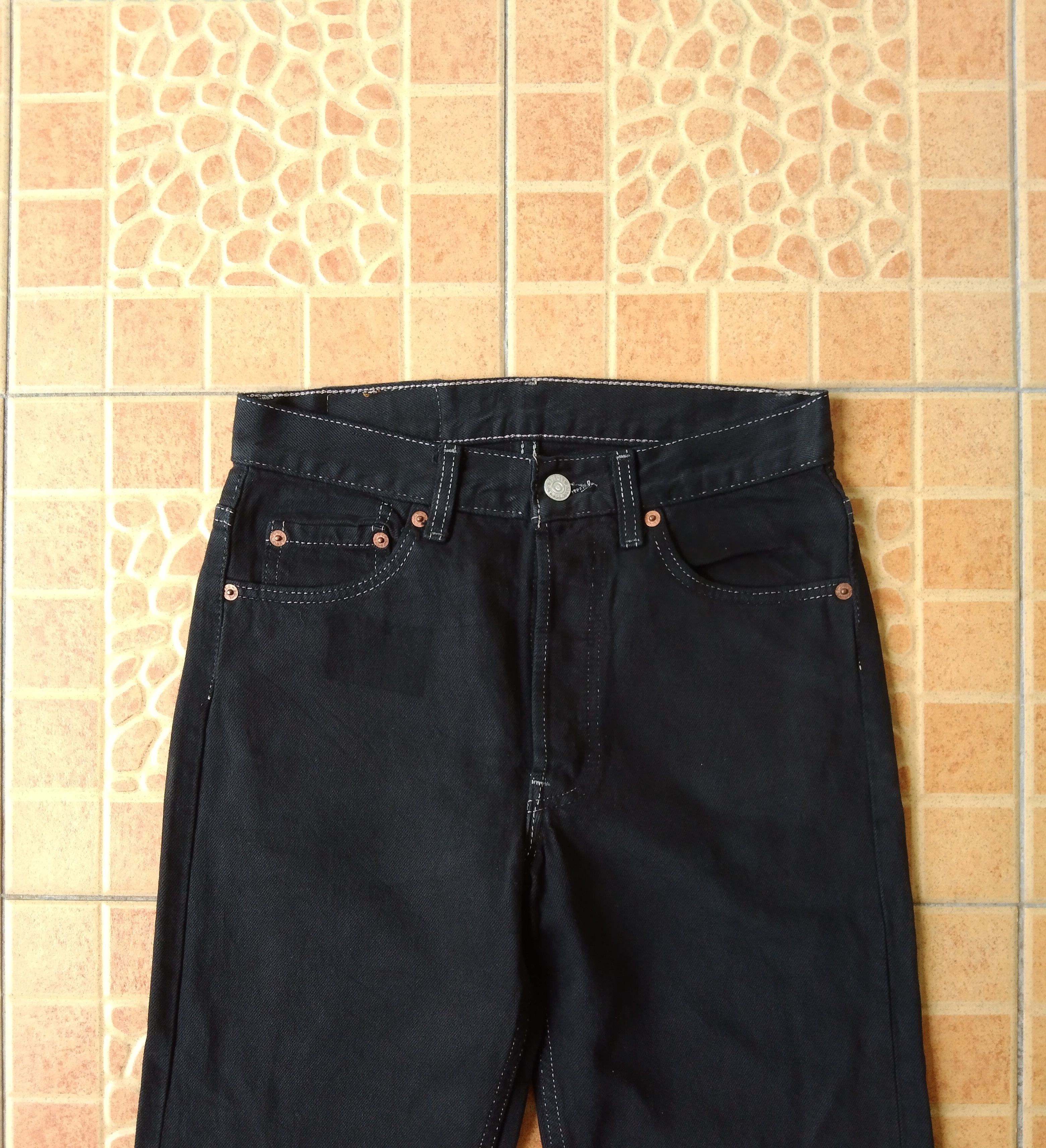 Levi's Vintage Clothing VINTAGE 90s 501 SUPER BLACK DENIM PANTS Size US 26 / EU 42 - 4 Thumbnail