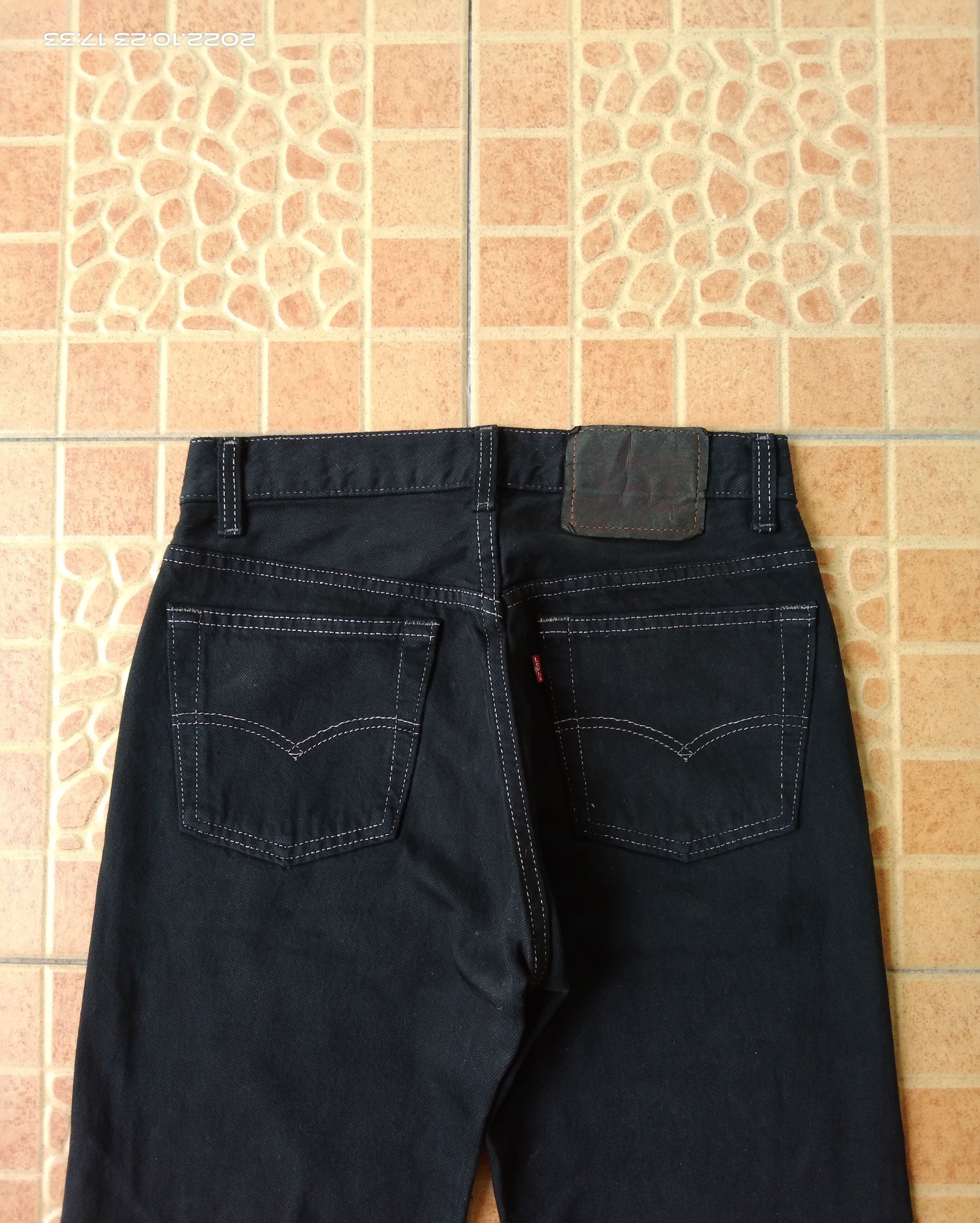 Levi's Vintage Clothing VINTAGE 90s 501 SUPER BLACK DENIM PANTS Size US 26 / EU 42 - 5 Thumbnail