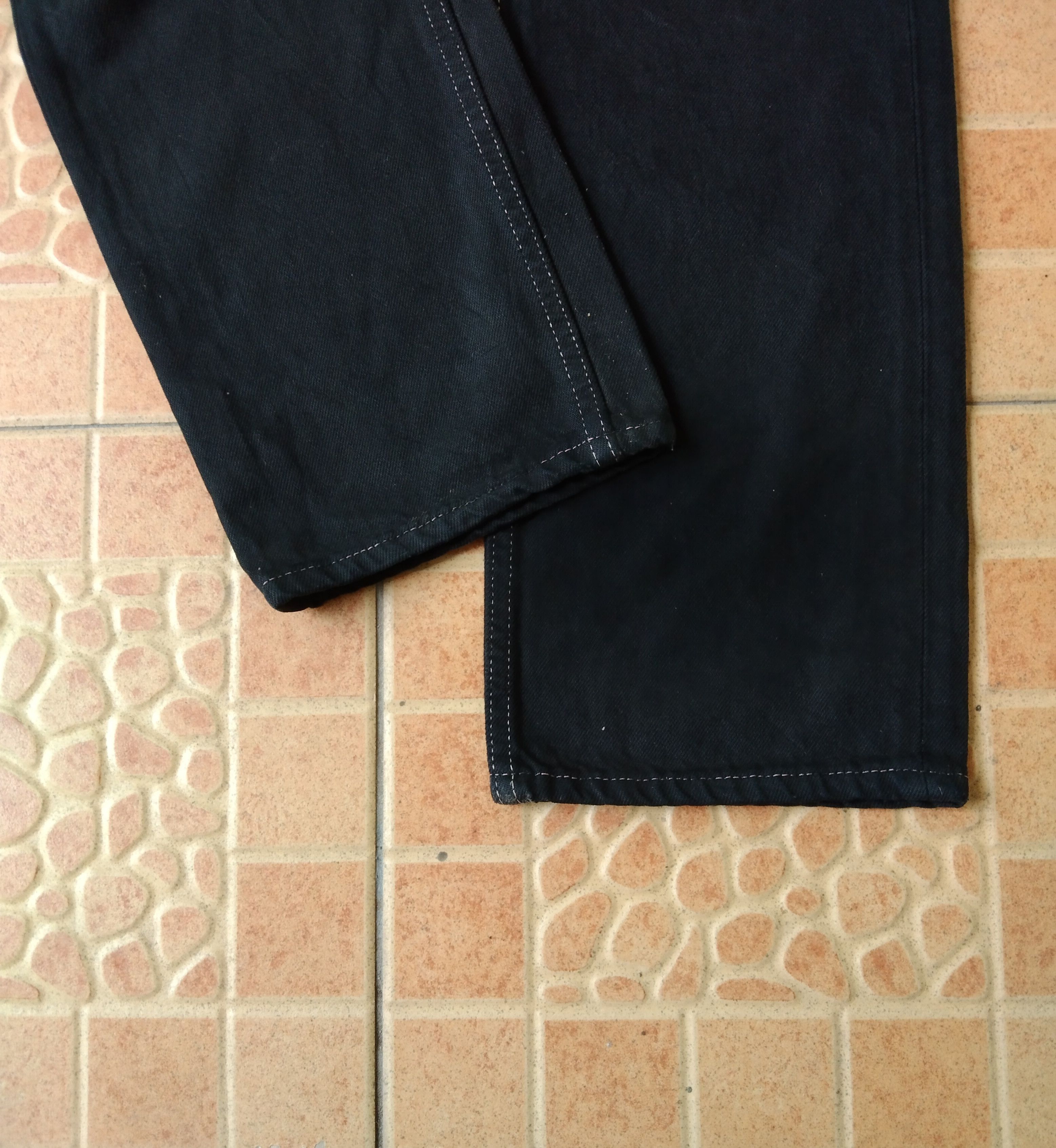 Levi's Vintage Clothing VINTAGE 90s 501 SUPER BLACK DENIM PANTS Size US 26 / EU 42 - 6 Thumbnail