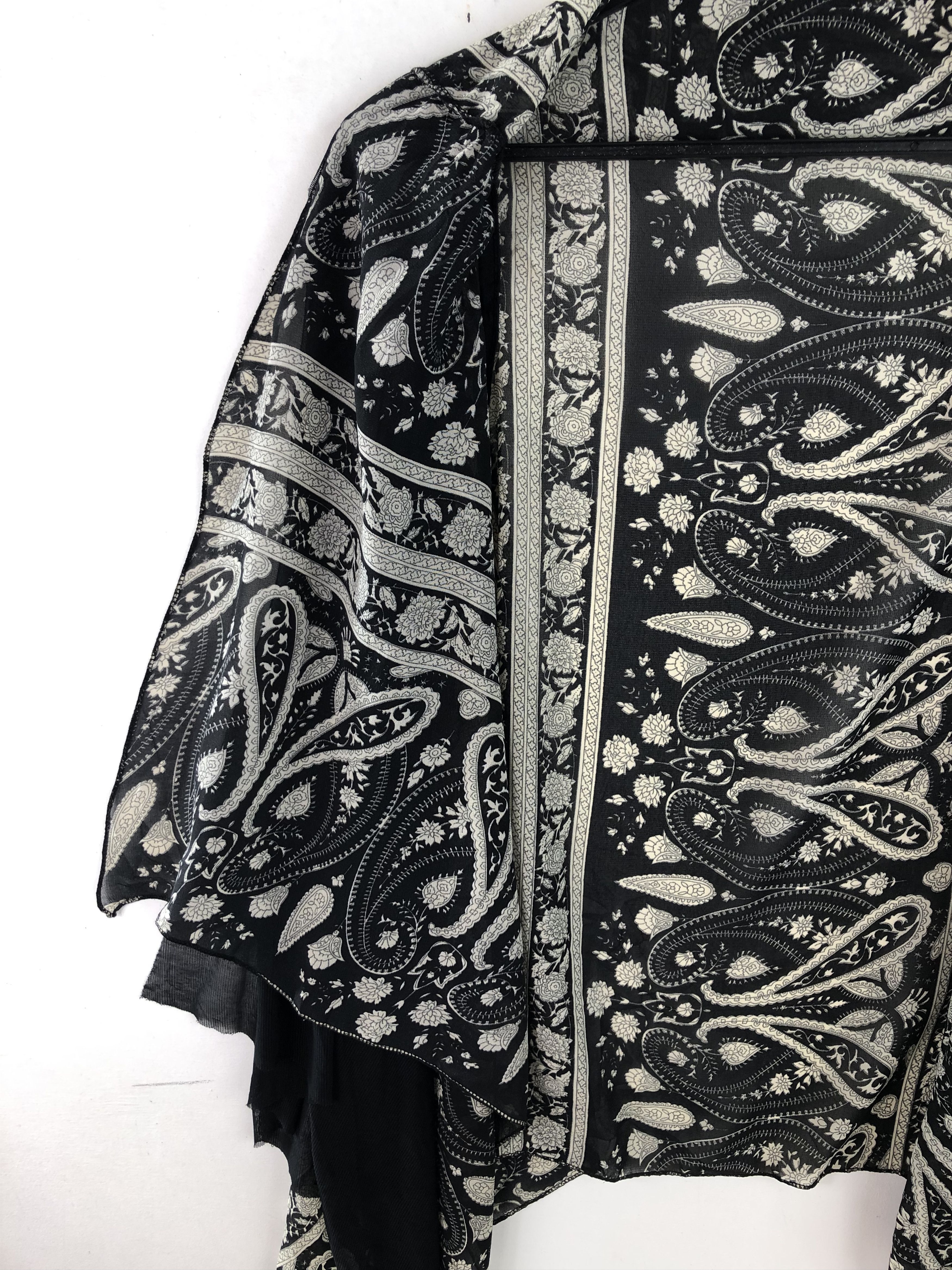 Japanese Brand RARE🔥VINTAGE PAISLEY ROSE SOFT LIGHTWEIGHT CAPE Size US M / EU 48-50 / 2 - 5 Thumbnail