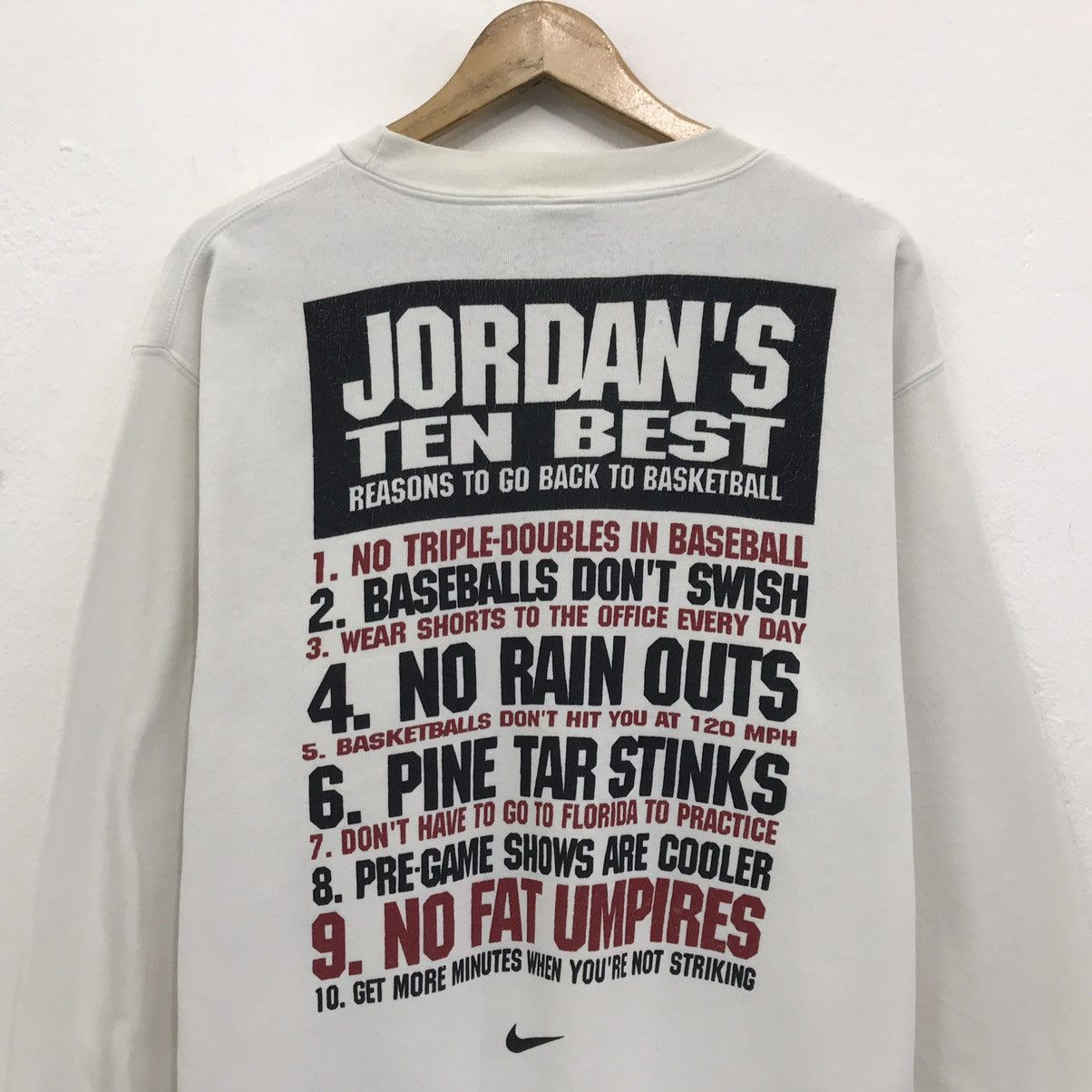 Jordan Brand × Nike × Vintage Vintage Nike Air Jordan’s Sweatshirt 10 Best Basketball Team Size US M / EU 48-50 / 2 - 7 Thumbnail