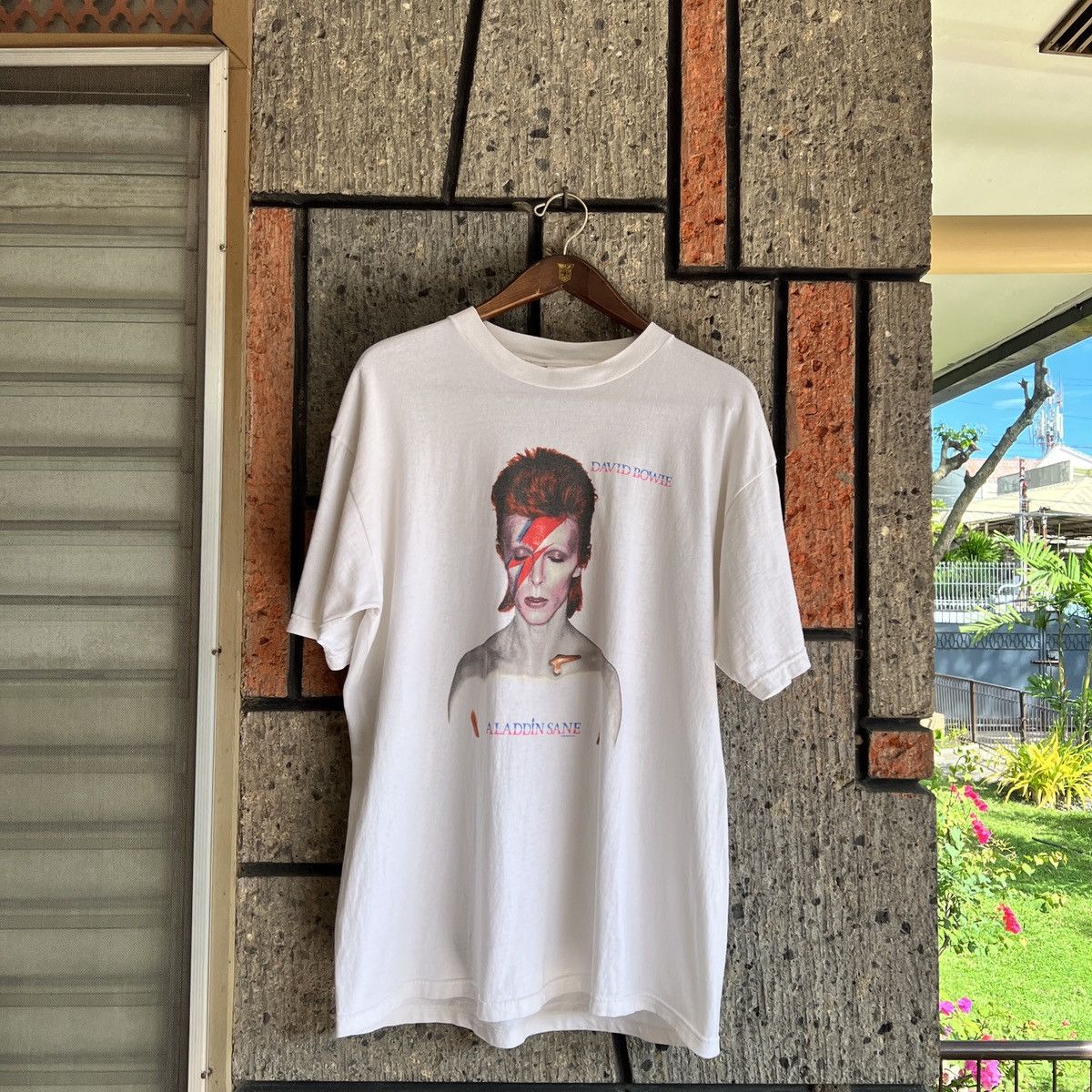 Band Tees VTG ‘90s David Bowie Aladdin Sane Band Tee Shirt Bjork Giant Size US XL / EU 56 / 4 - 4 Thumbnail