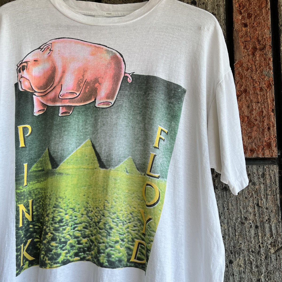 image of Band Tees x Pink Floyd VTG ‘90S Pink Floyd Band Tee Tour Tee Shirt Parking Lot Boot in White (Size 