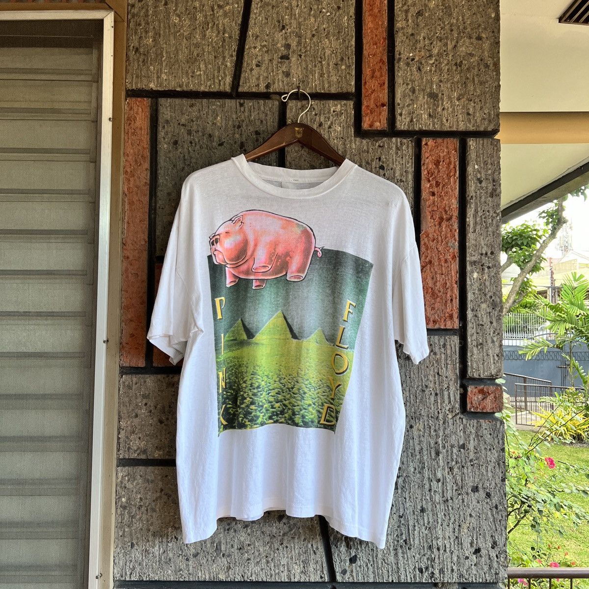 Band Tees × Pink Floyd × Vintage VTG ‘90s Pink Floyd Band Tee Tour Tee Shirt Parking Lot Boot Size US XL / EU 56 / 4 - 2 Thumbnail